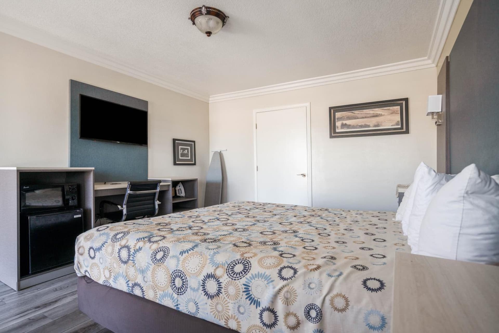 Solaire Inn & Suites gallery photo in Santa Maria, CA — image 14