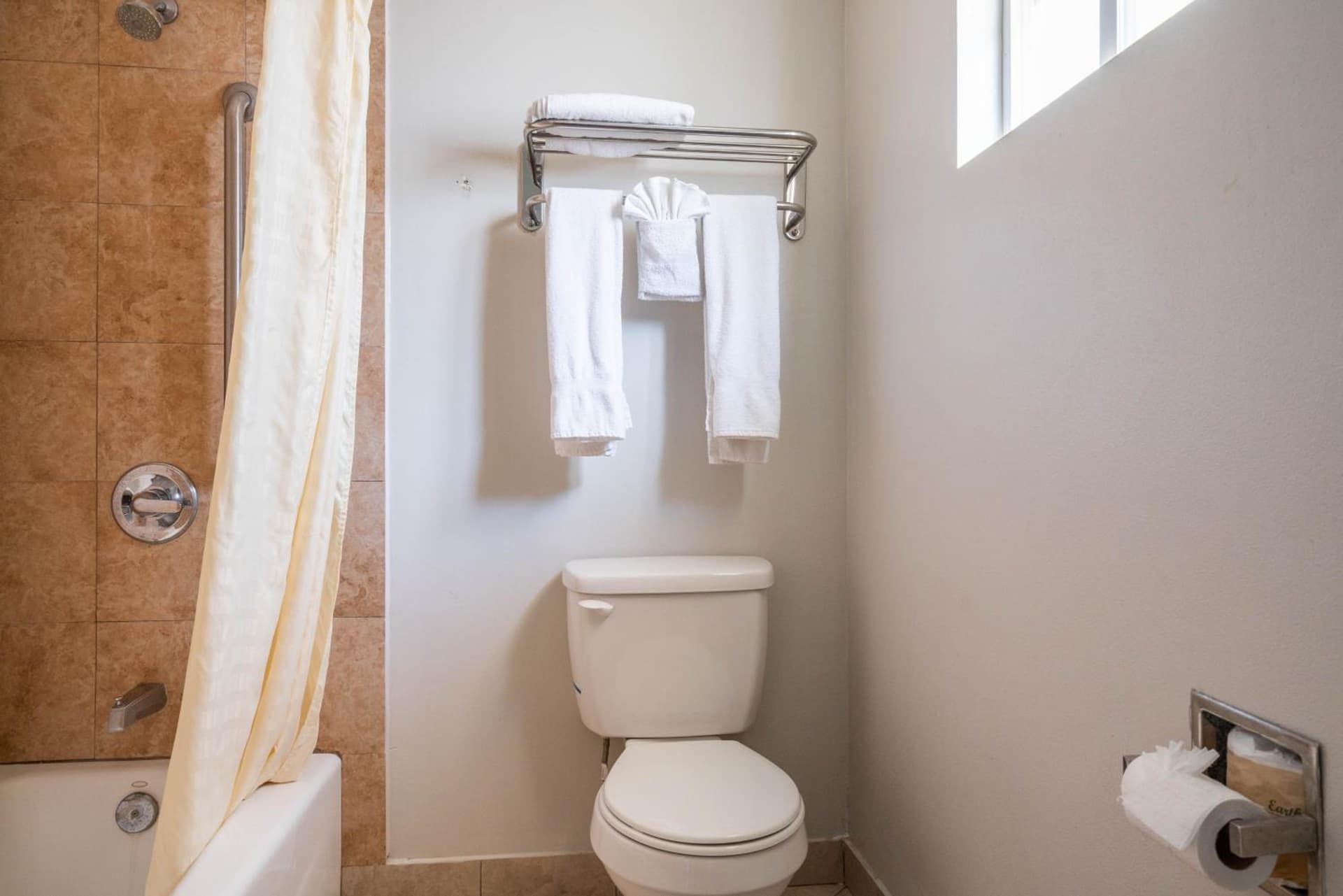 Solaire Inn & Suites gallery photo in Santa Maria, CA — image 23