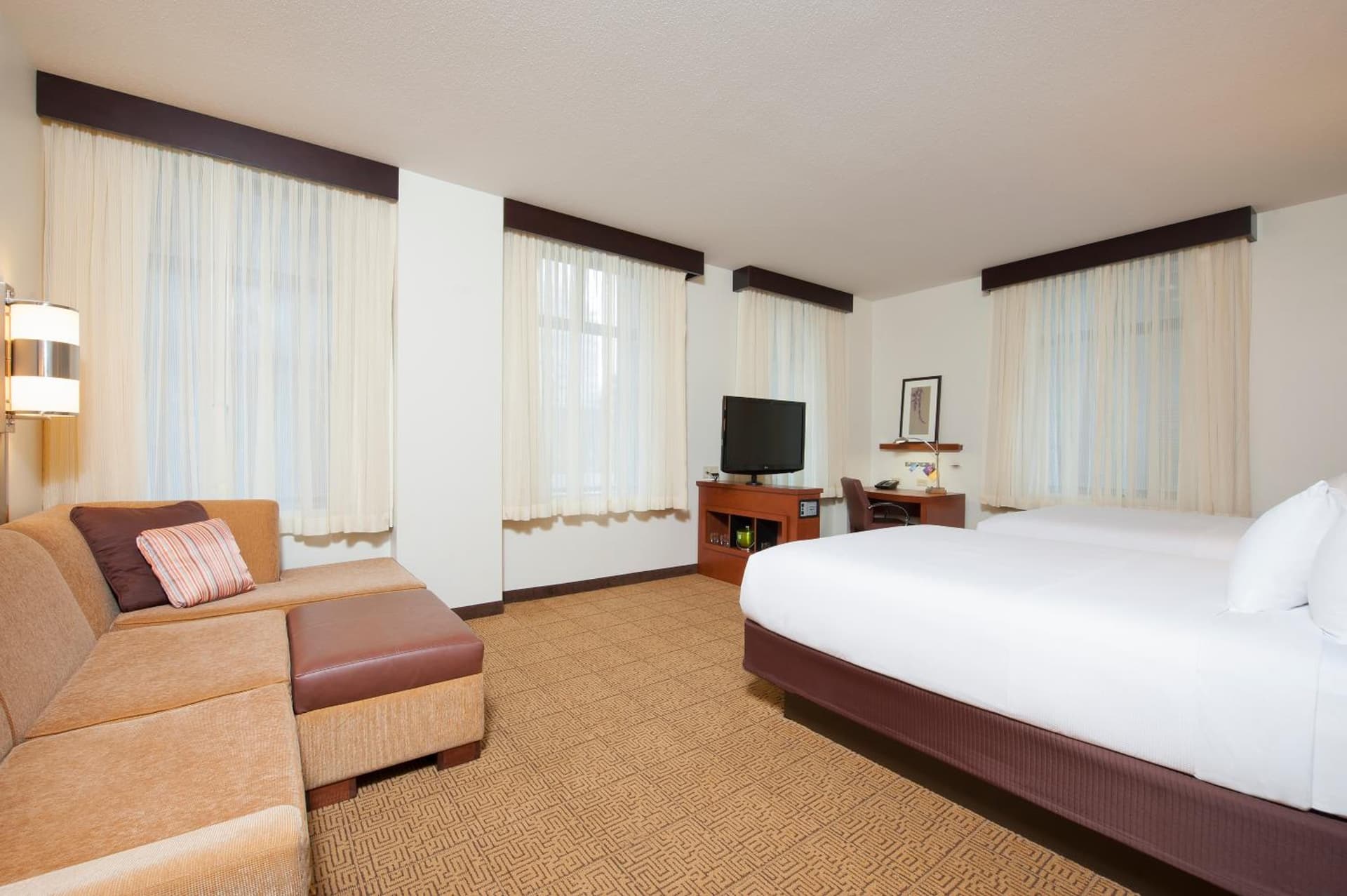 Hyatt Place Des Moines Downtown gallery photo in Des Moines, IA — image 31