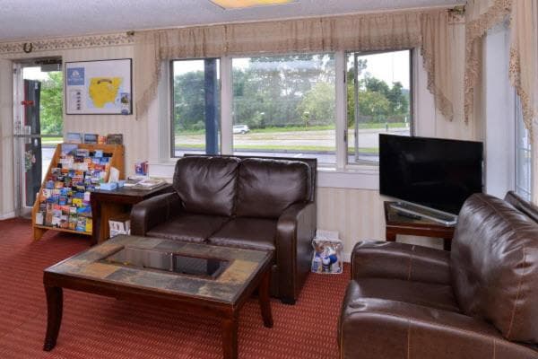Best Stay Inn -Manchester interior in Manchester — gallery photo 2