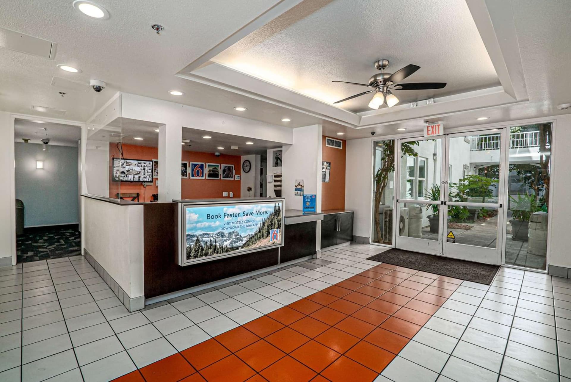 Motel 6-San Diego, CA - Downtown property views in San Diego, CA — gallery photo 3