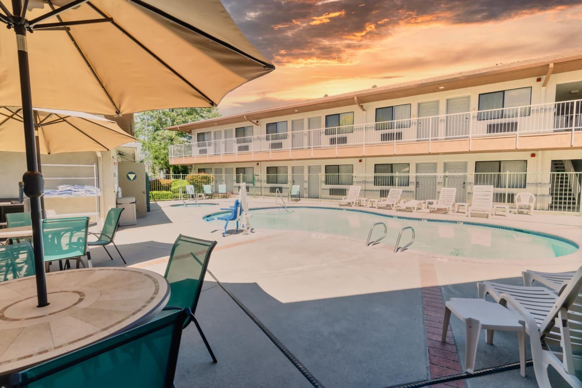 The Oakhurst Inn at Yosemite property views in Oakhurst, CA — gallery photo 3