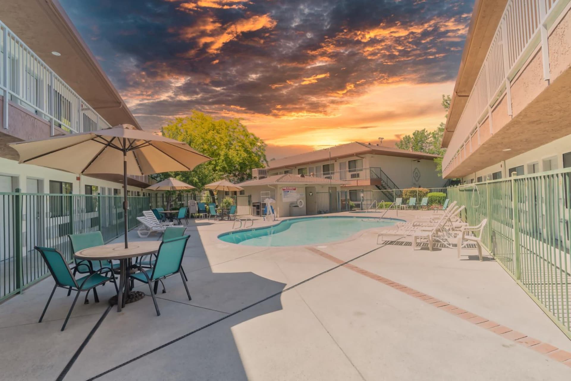 The Oakhurst Inn at Yosemite interior in Oakhurst, CA — gallery photo 2