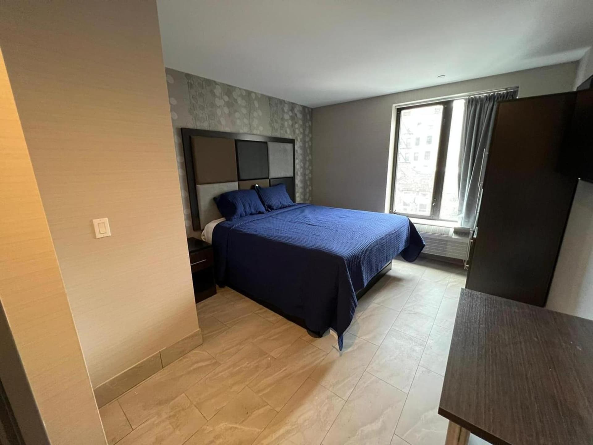 Wheeler Hotel interior in Bronx, NY — gallery photo 2