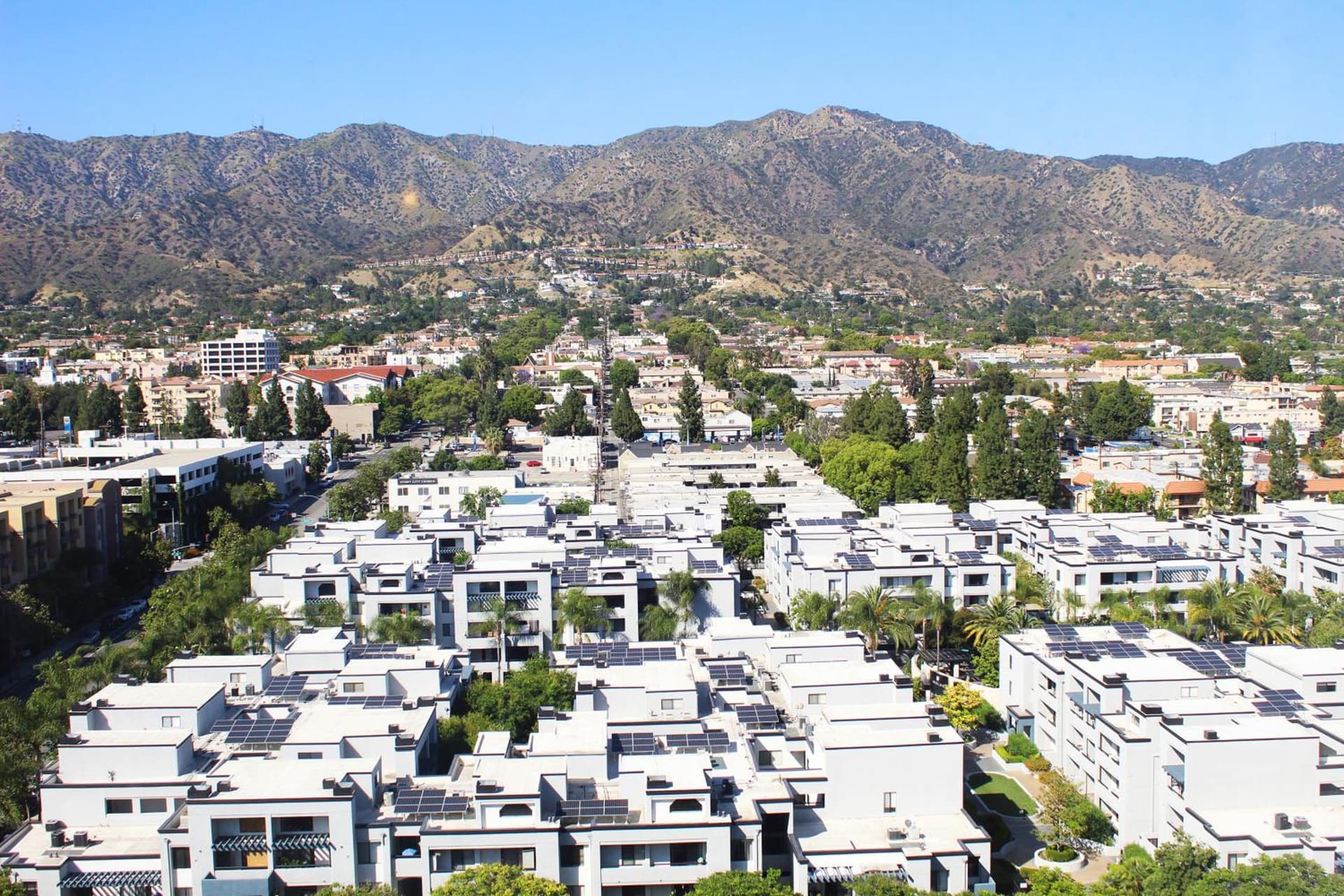 Hotel Burbank property views in Burbank, CA — gallery photo 3