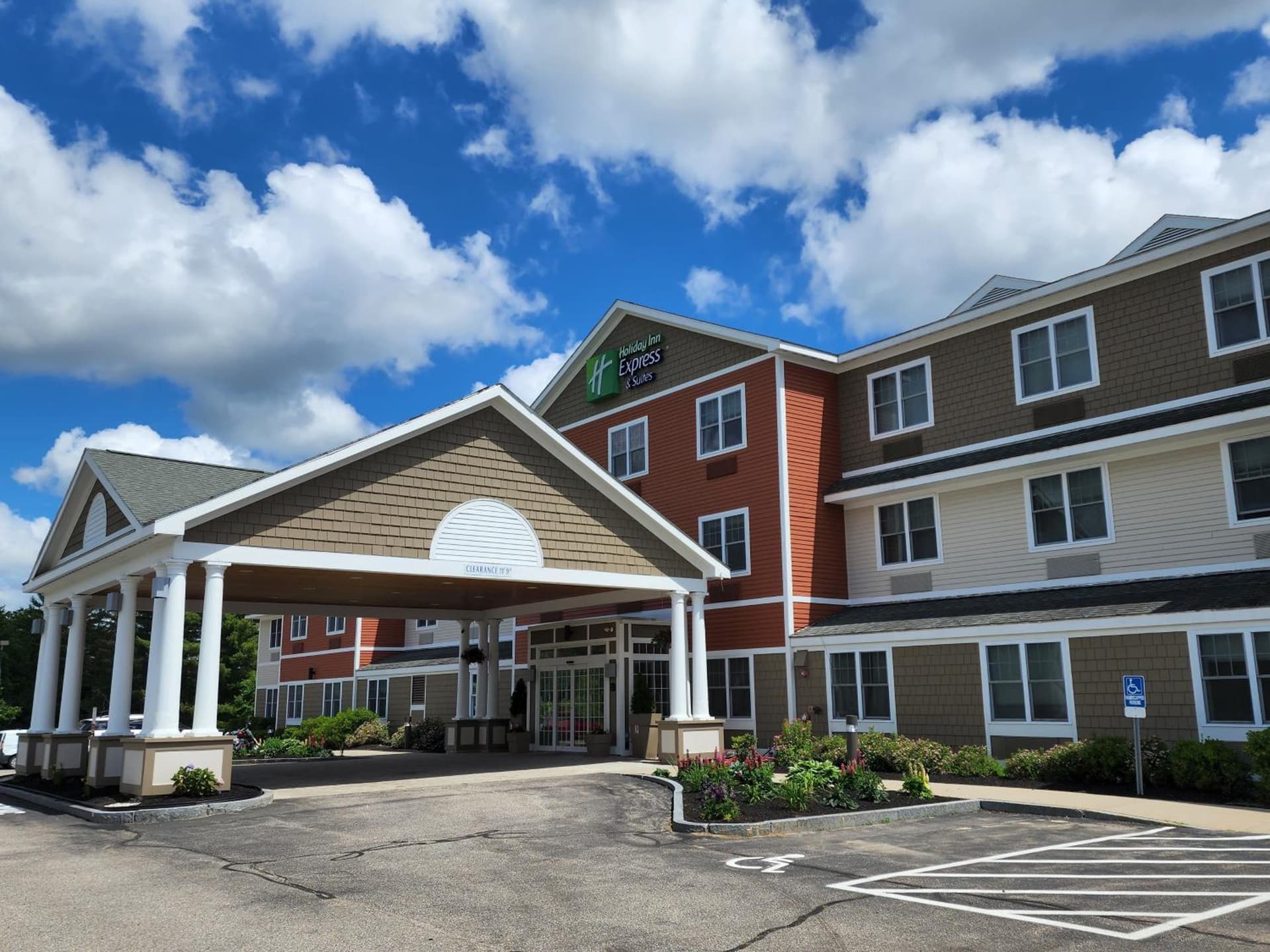 Holiday Inn Express & Suites Rochester by IHG featured exterior or lobby in Rochester, NH — similar hotel