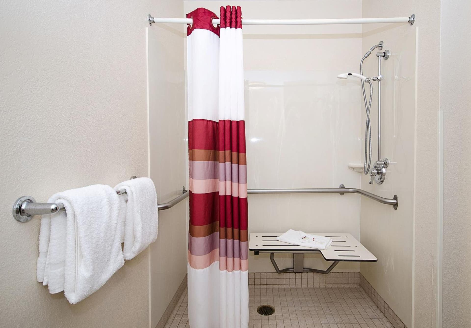 Red Roof Inn PLUS+ Washington DC Rockville interior in Rockville, MD — gallery photo 2