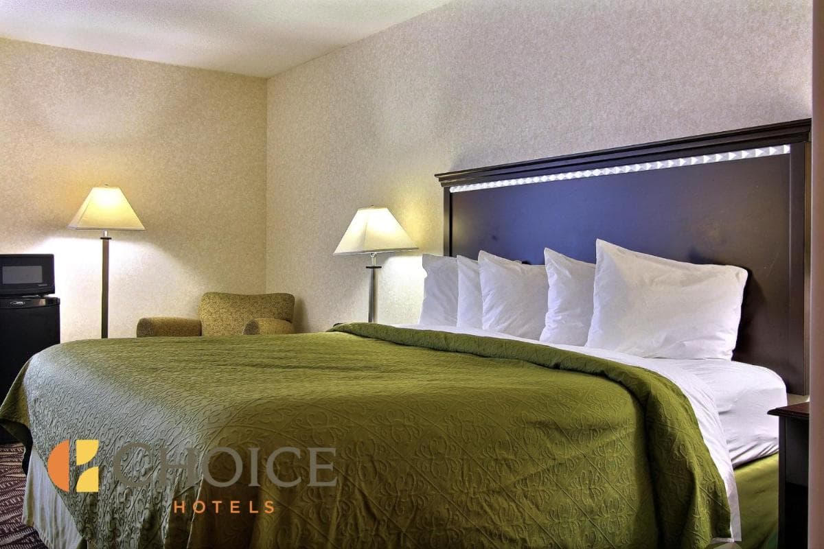 Quality Inn & Suites Mansfield interior in Mansfield, OH — gallery photo 2