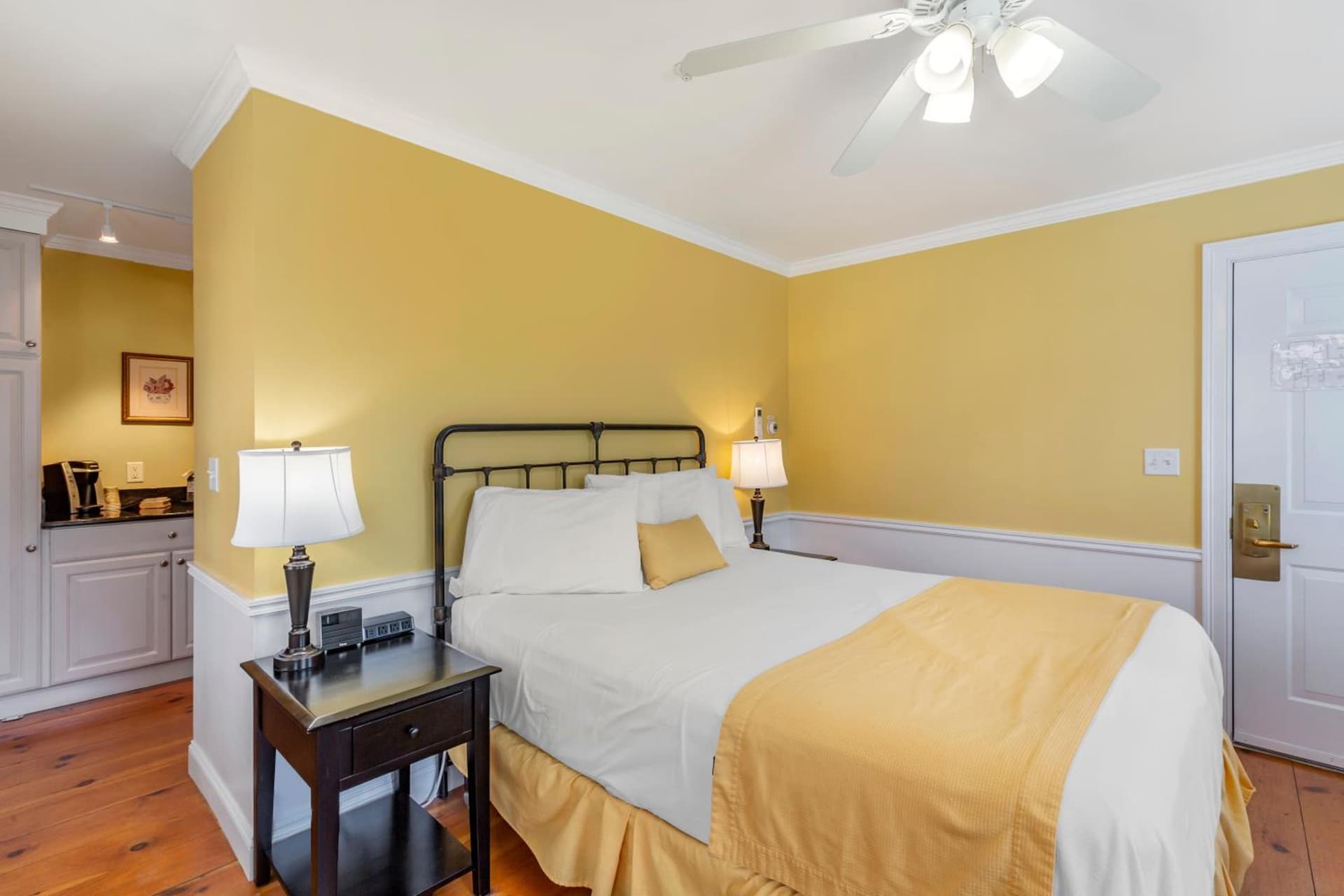 Essex Street Inn & Suites, an Ascend Collection Hotel gallery photo in Newburyport, MA — image 81