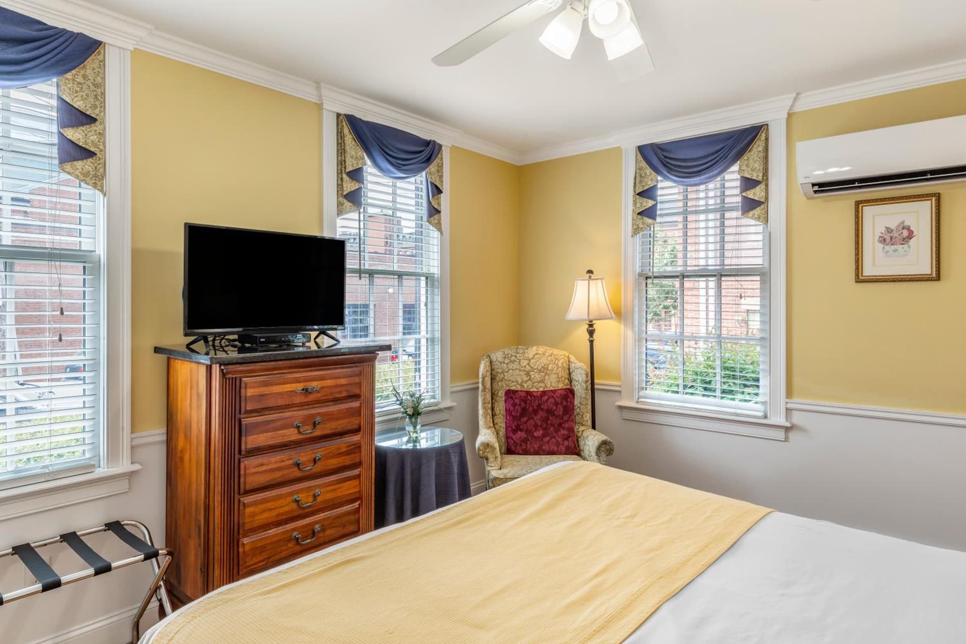 Essex Street Inn & Suites, an Ascend Collection Hotel gallery photo in Newburyport, MA — image 97