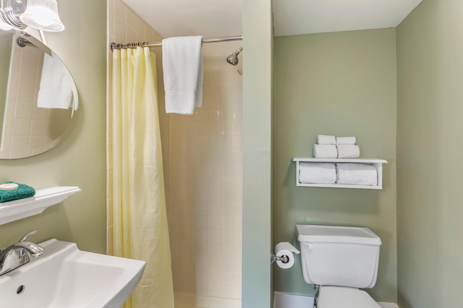 Essex Street Inn & Suites, an Ascend Collection Hotel gallery photo in Newburyport, MA — image 68
