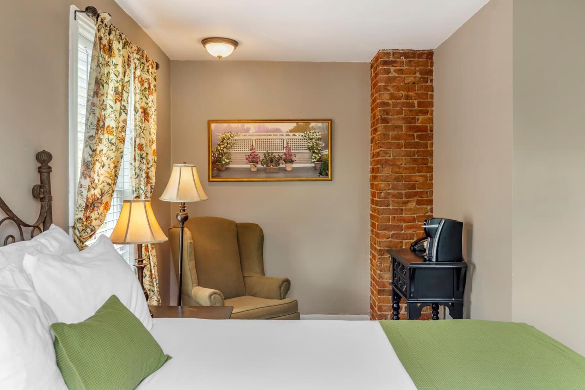 Essex Street Inn & Suites, an Ascend Collection Hotel gallery photo in Newburyport, MA — image 25