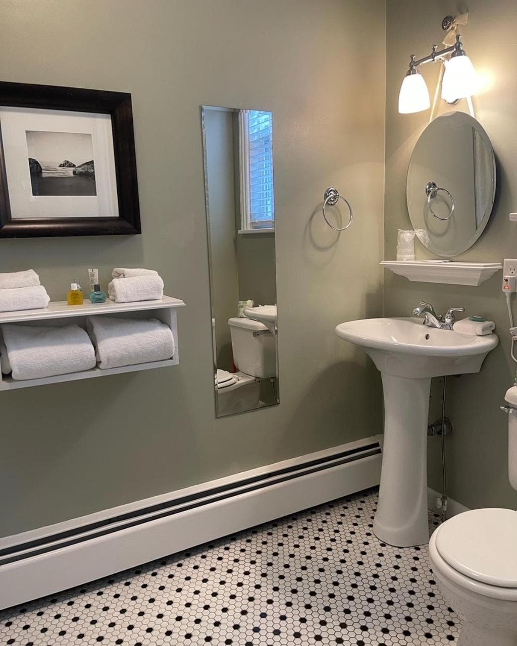Essex Street Inn & Suites, an Ascend Collection Hotel gallery photo in Newburyport, MA — image 70