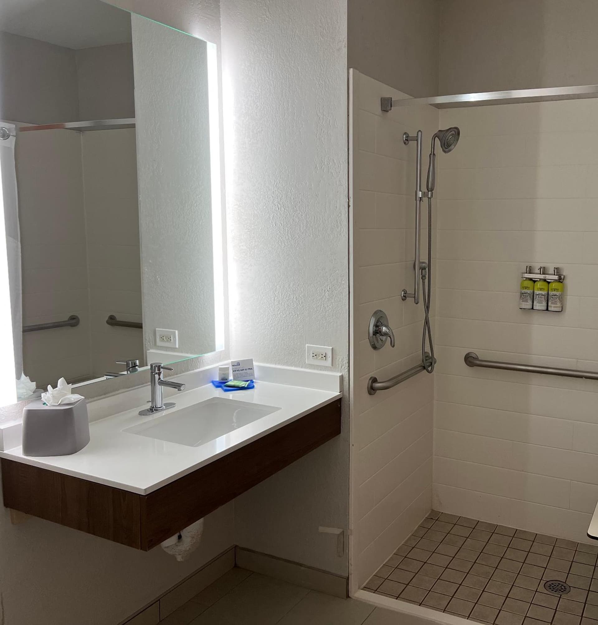 Holiday Inn Express Hotel & Suites Waukegan/Gurnee by IHG gallery photo in Waukegan, IL — image 17