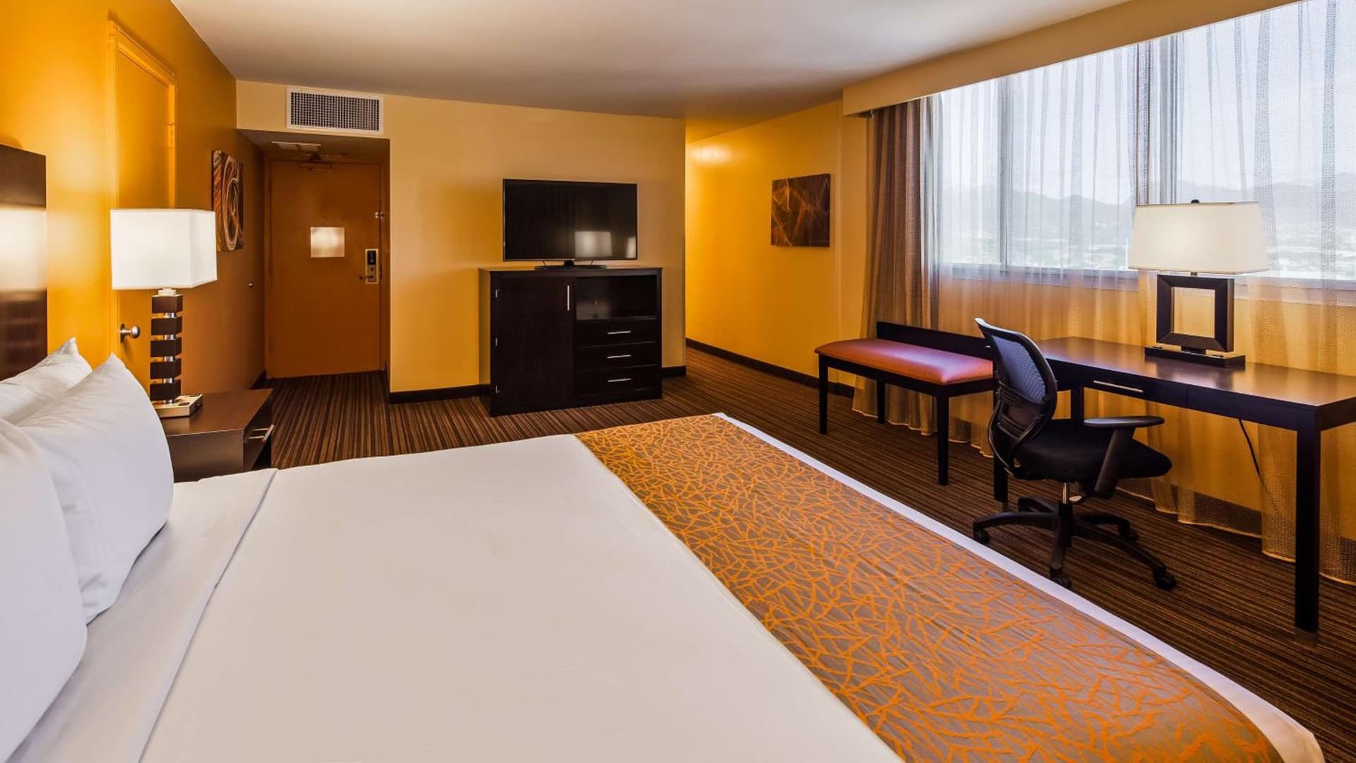 Best Western The Plaza Hotel Honolulu Airport - Free Breakfast gallery photo in Honolulu, HI — image 47