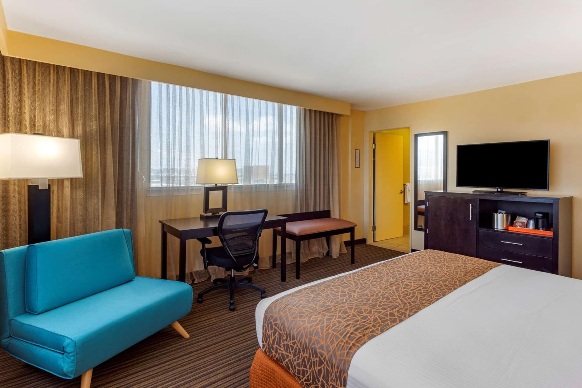 Best Western The Plaza Hotel Honolulu Airport - Free Breakfast gallery photo in Honolulu, HI — image 44