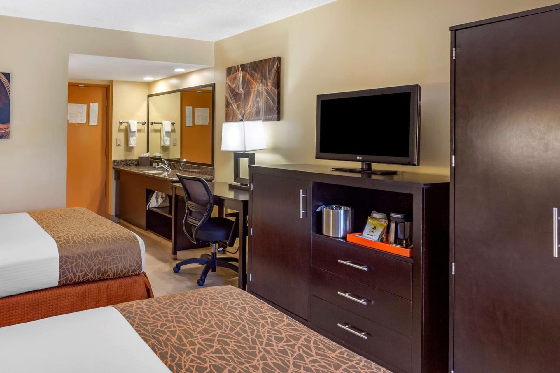 Best Western The Plaza Hotel Honolulu Airport - Free Breakfast gallery photo in Honolulu, HI — image 28