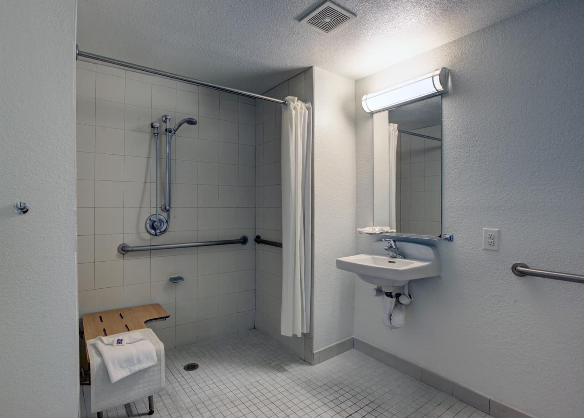 Motel 6-Santa Ana, CA - Irvine - Orange County Airport gallery photo in Santa Ana, CA — image 33