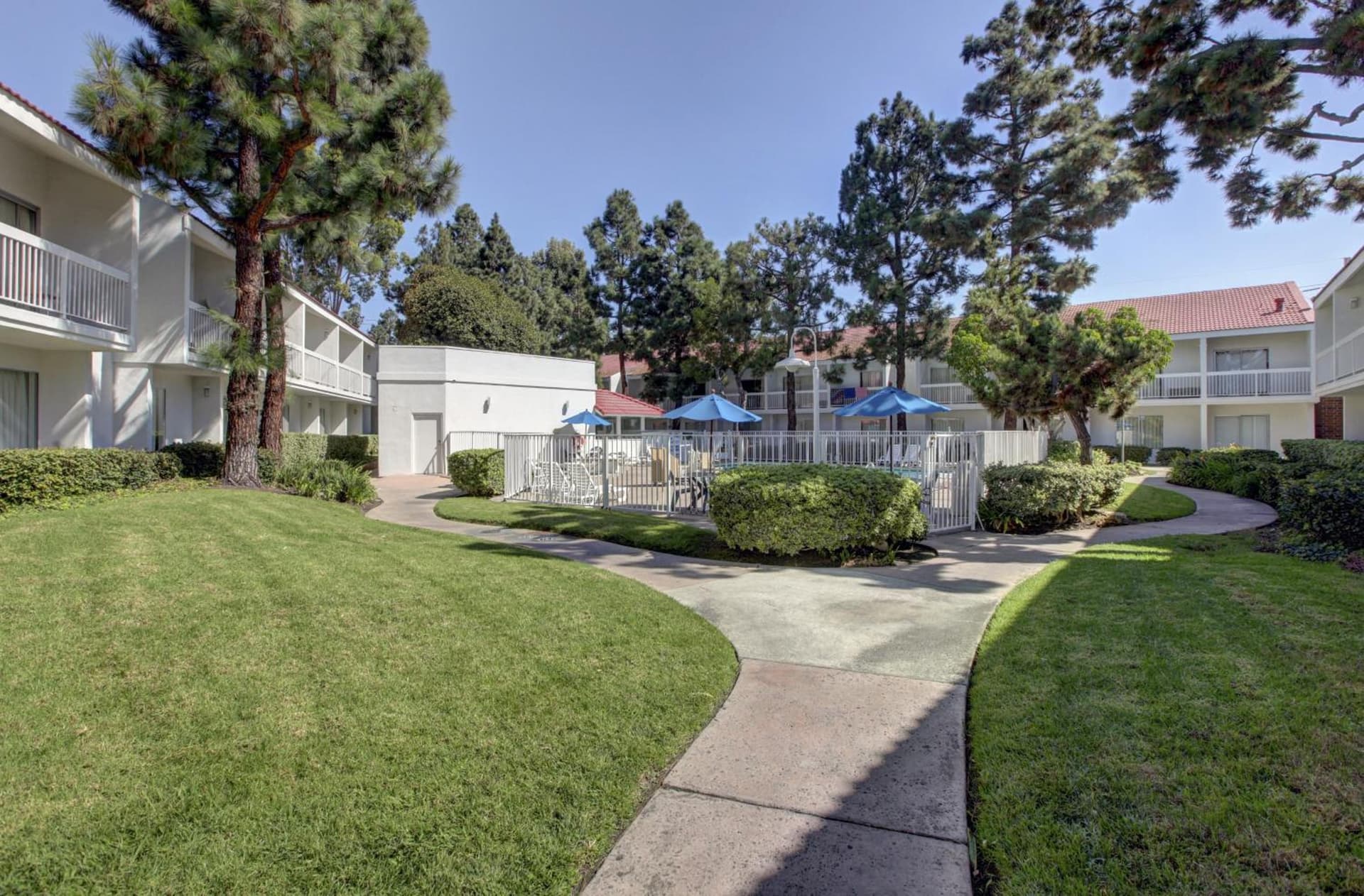 Motel 6-Santa Ana, CA - Irvine - Orange County Airport property views in Santa Ana, CA — gallery photo 3