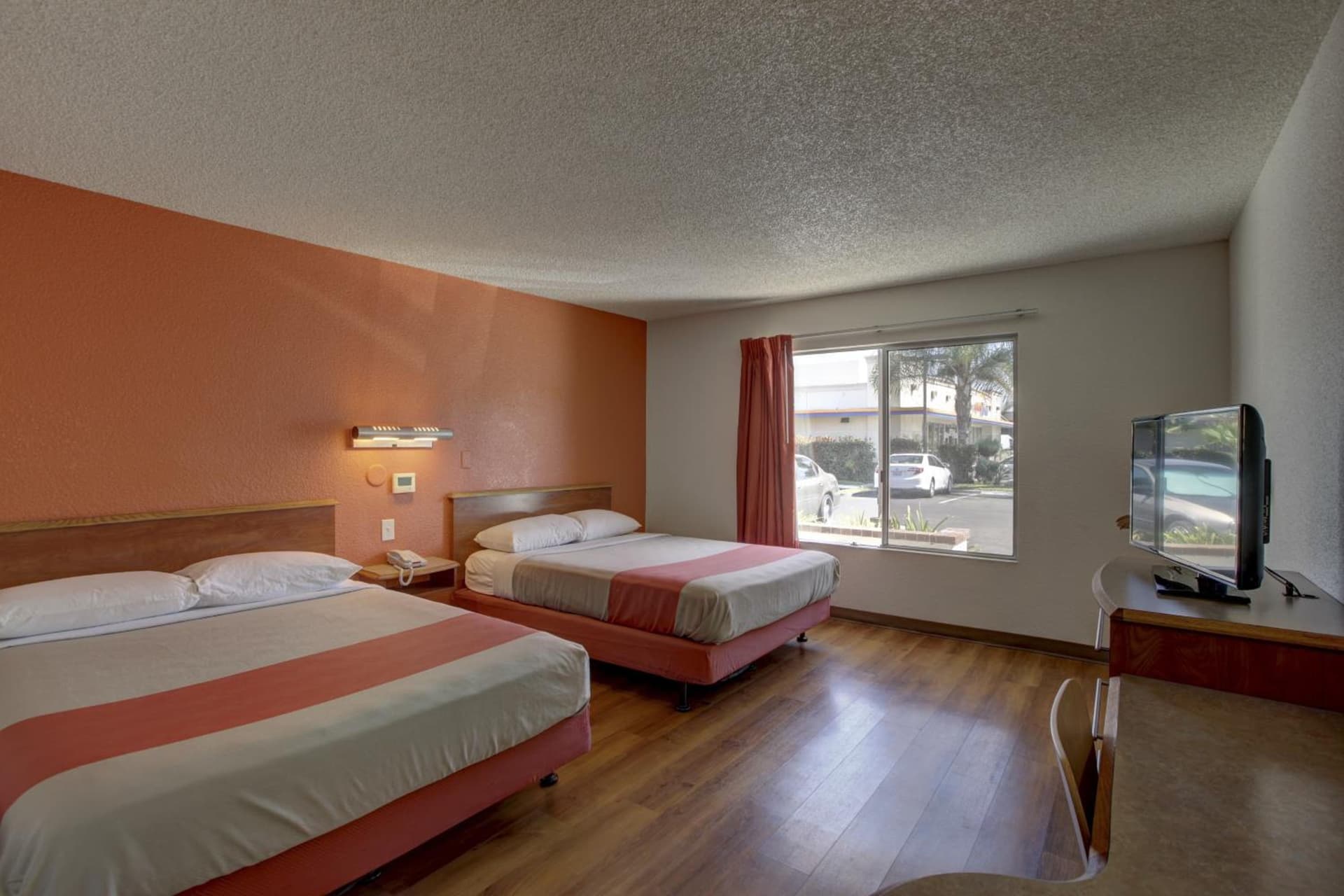 Motel 6-Santa Ana, CA - Irvine - Orange County Airport gallery photo in Santa Ana, CA — image 8