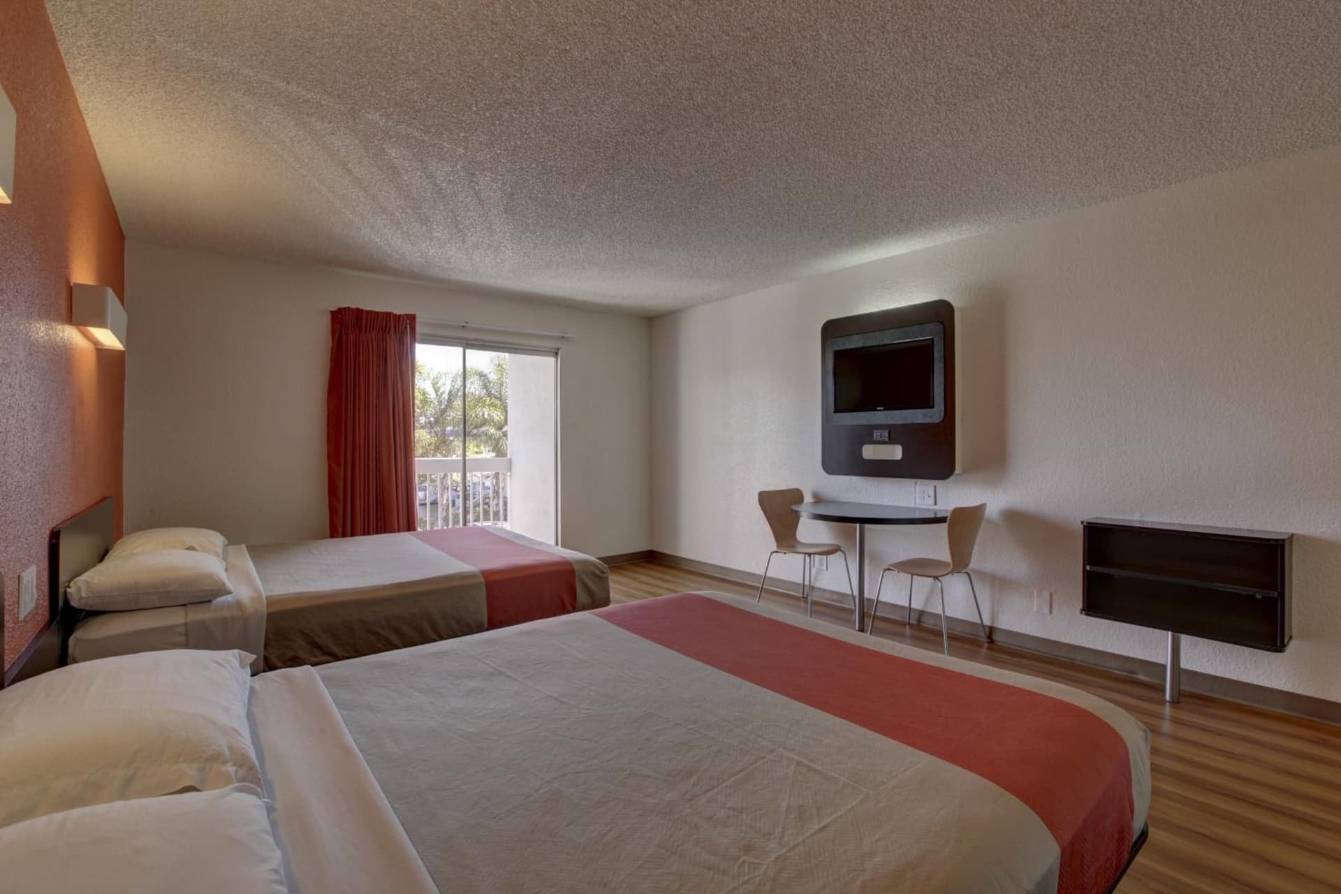 Motel 6-Santa Ana, CA - Irvine - Orange County Airport gallery photo in Santa Ana, CA — image 4