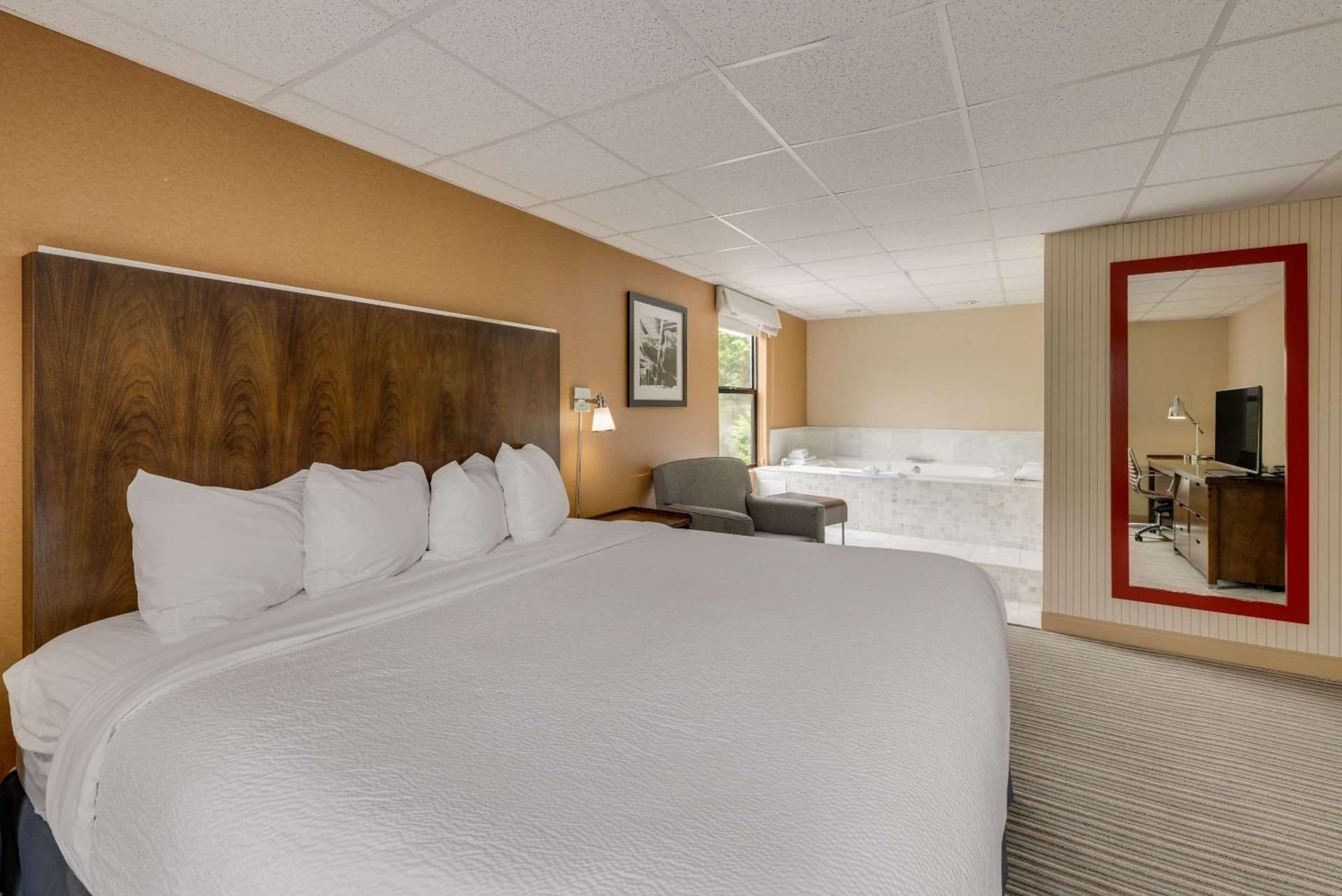 The Crossroads Hotel - Newburgh gallery photo in Newburgh, NY — image 8