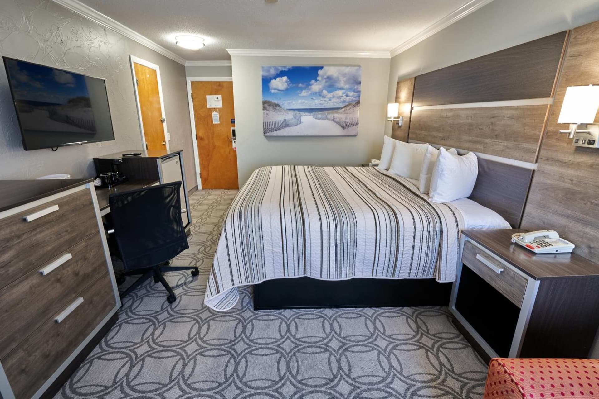 Ambassador Inn and Suites property views in South Yarmouth, MA — gallery photo 3