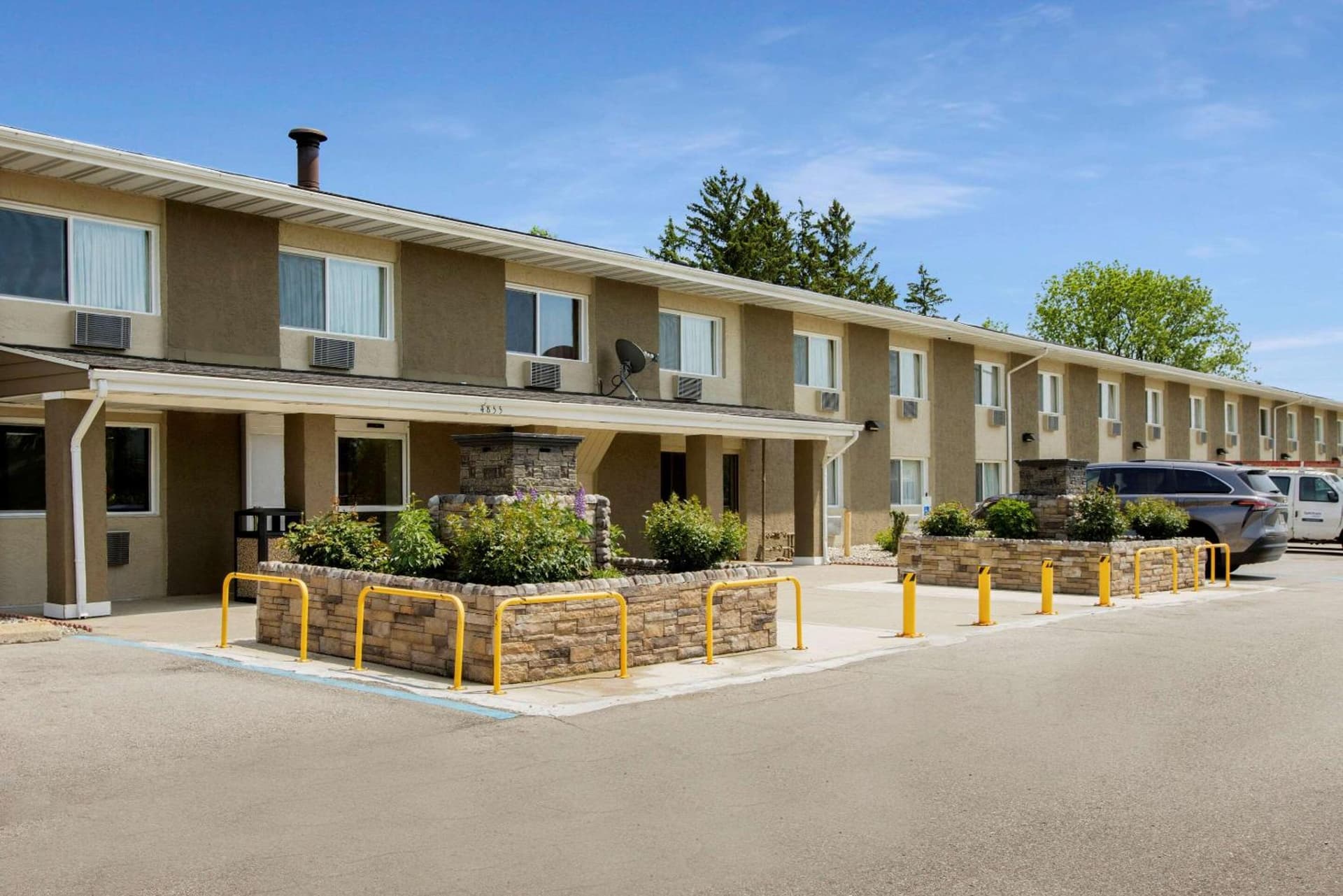 Rodeway Inn & Suites Grand Rapids Southeast interior in Grand Rapids, MI — gallery photo 2