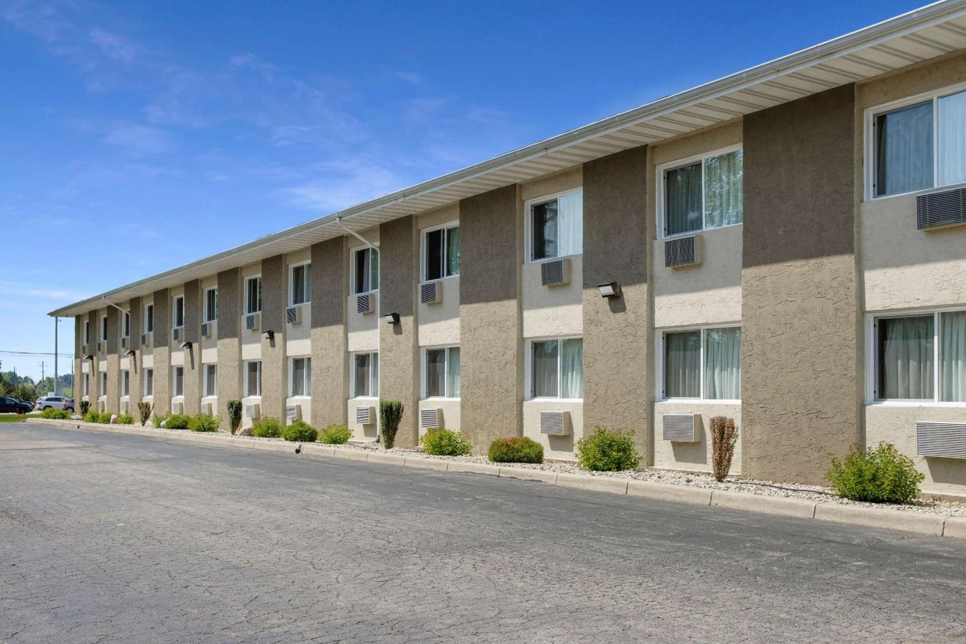 Rodeway Inn & Suites Grand Rapids Southeast featured exterior or lobby in Grand Rapids, MI — similar hotel