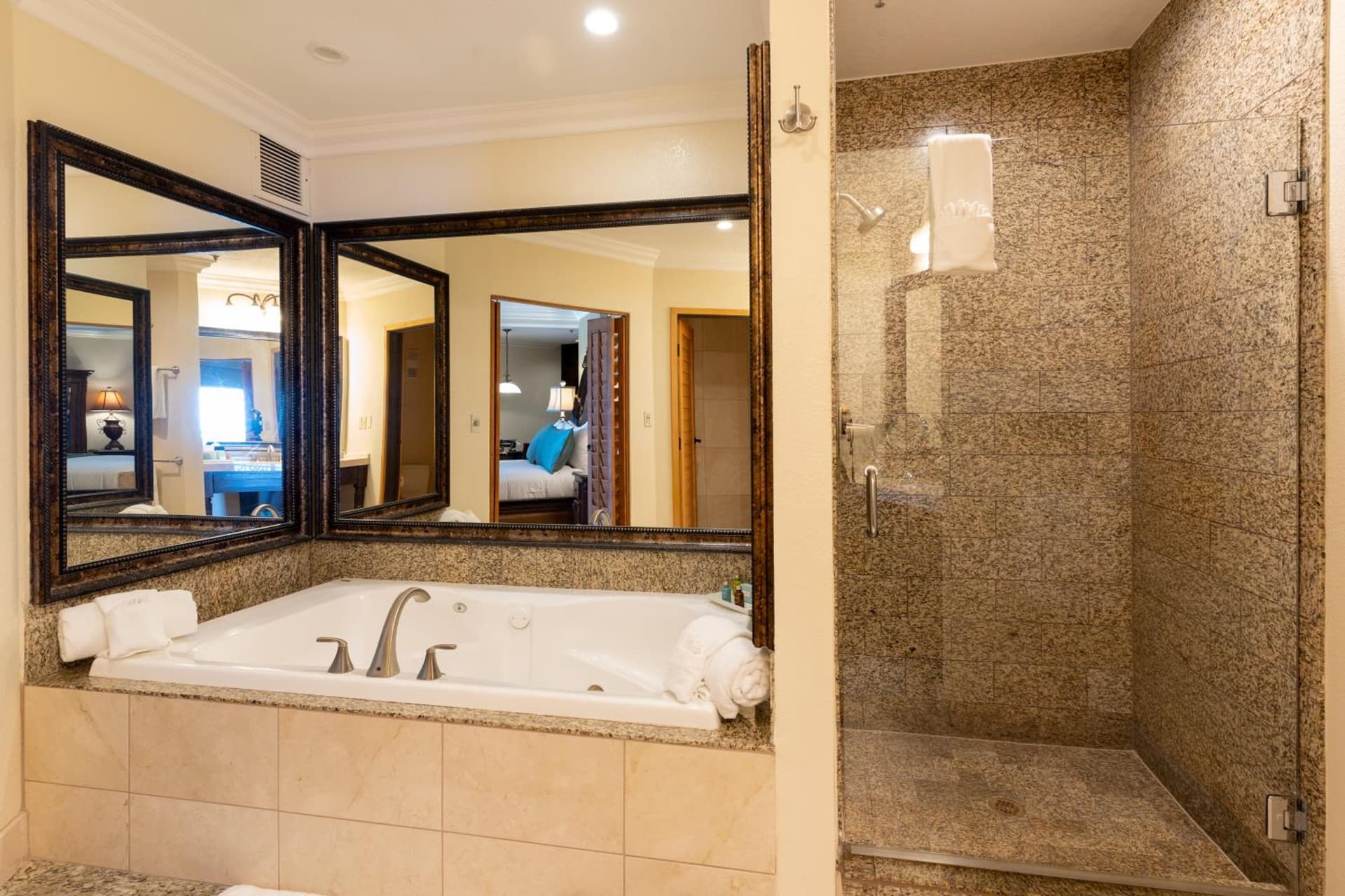 Pacific Terrace Hotel gallery photo in San Diego, CA — image 115