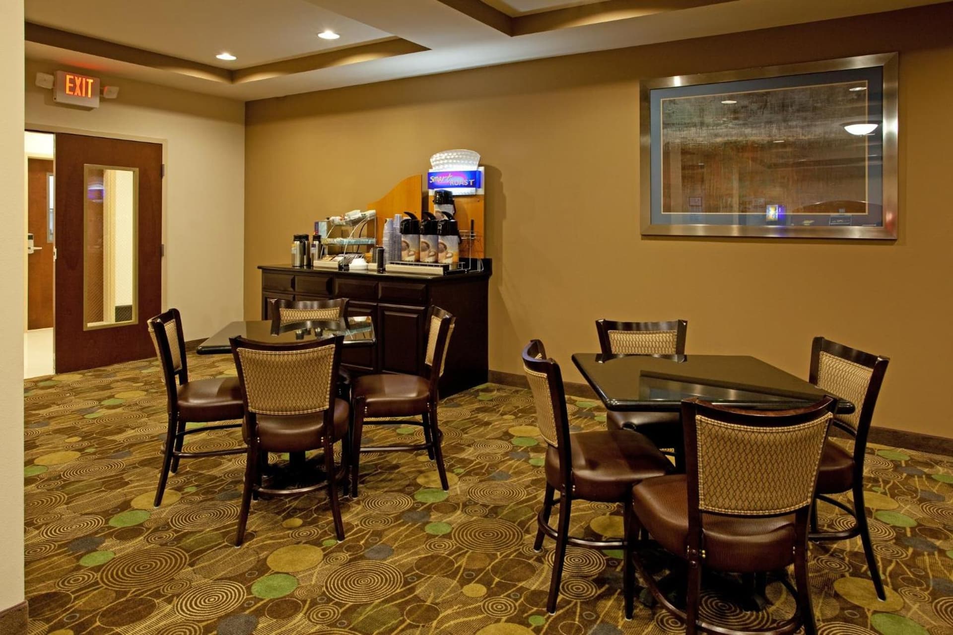 Holiday Inn Express Hotel & Suites Hope Mills-Fayetteville Airport by IHG interior in Hope Mills, NC — gallery photo 2