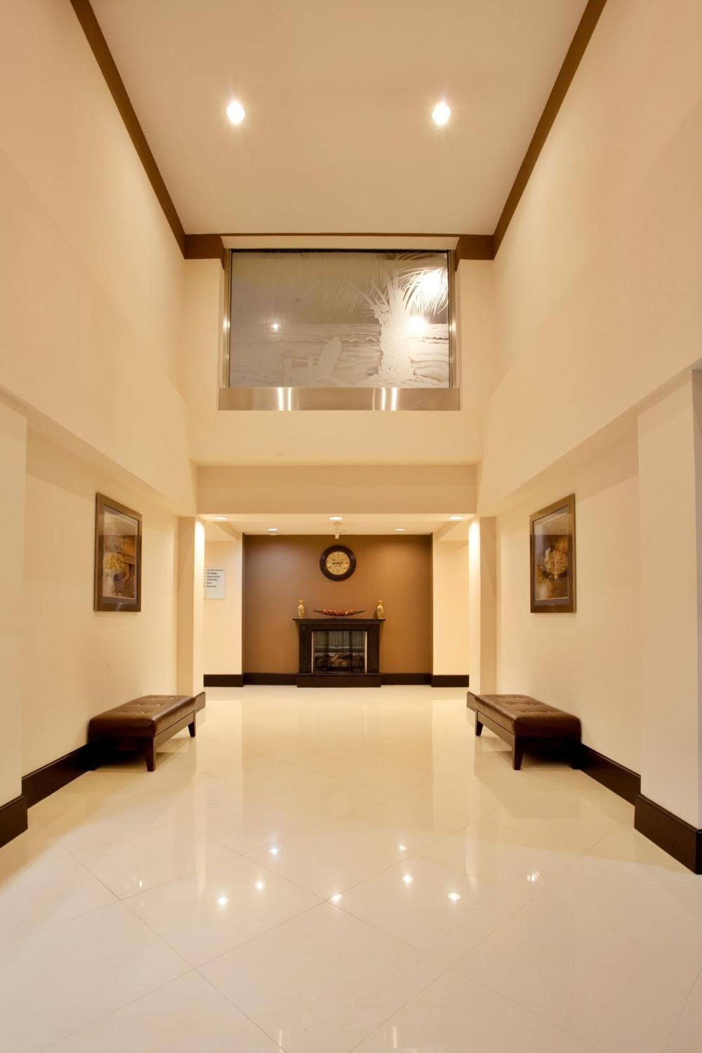 Holiday Inn Express Hotel & Suites Hope Mills-Fayetteville Airport by IHG interior in Hope Mills, NC — gallery photo 2