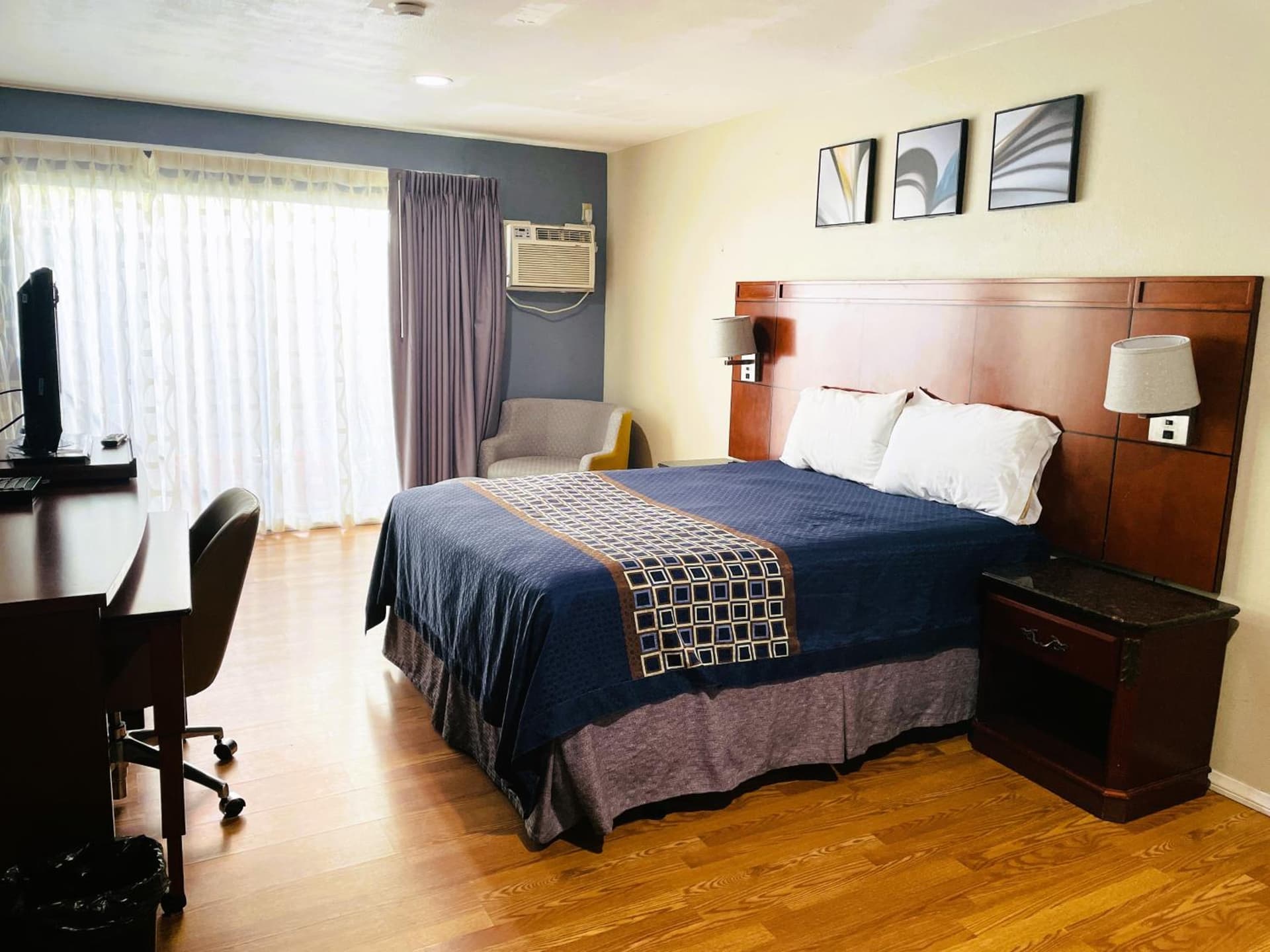 Bel Air Motor Hotel property views in Tustin, CA — gallery photo 3