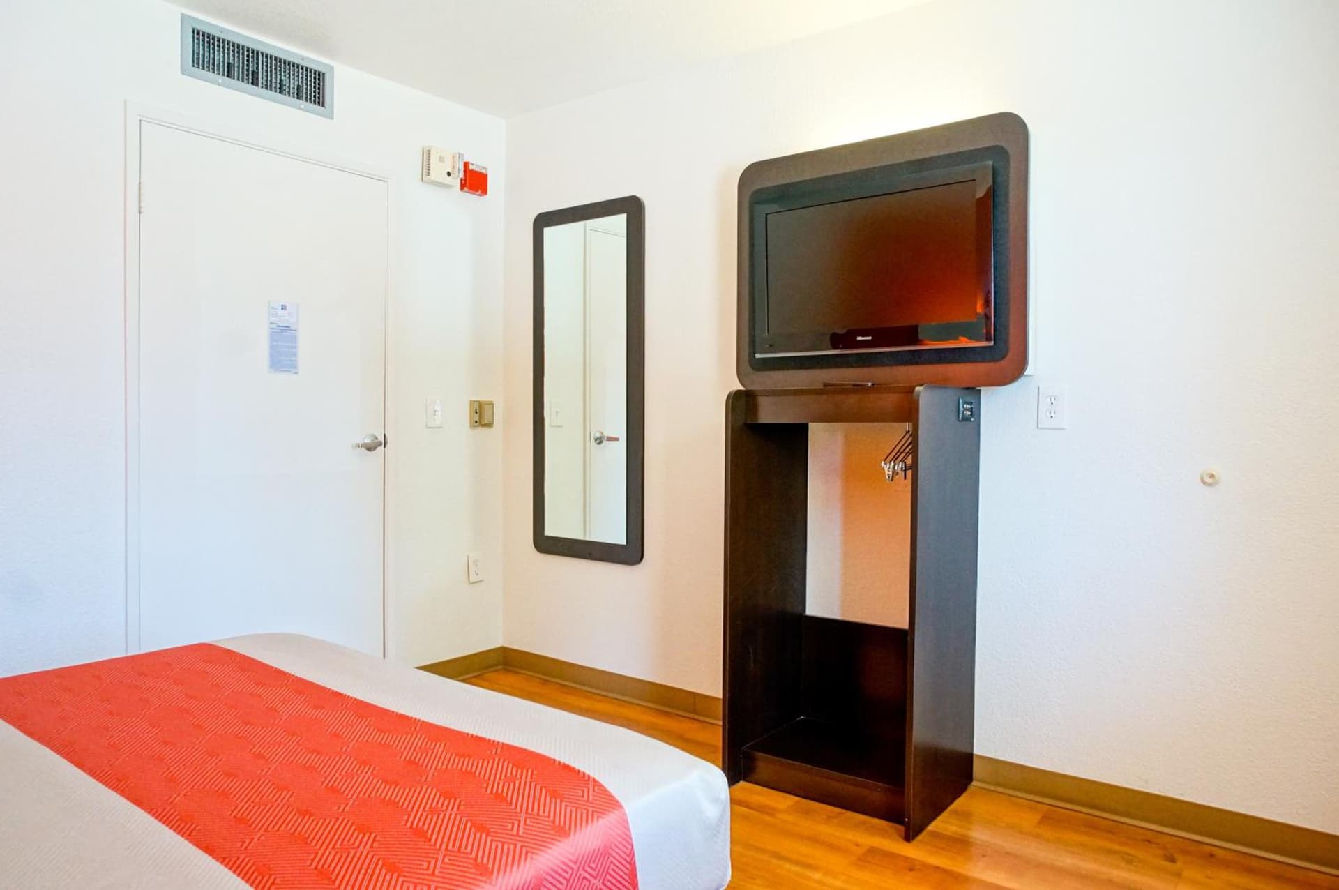 Motel 6-Carlsbad, CA Beach gallery photo in Carlsbad, CA — image 58