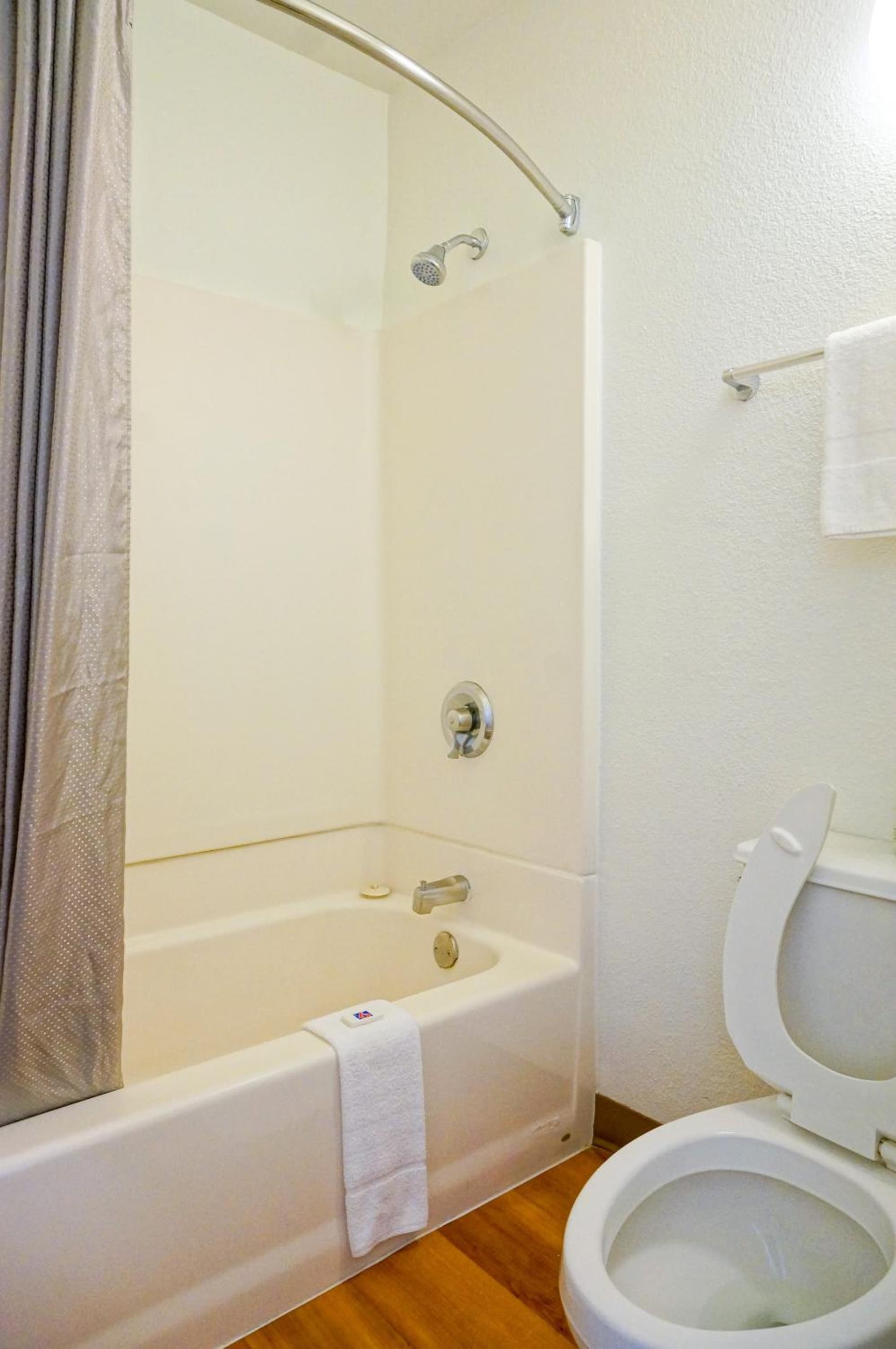 Motel 6-Carlsbad, CA Beach gallery photo in Carlsbad, CA — image 27