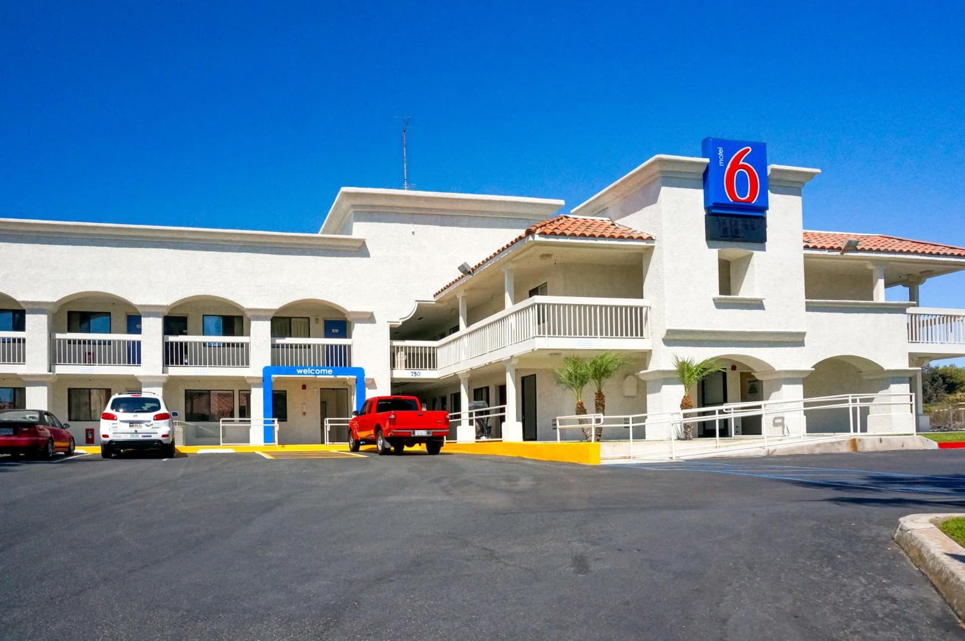 Motel 6-Carlsbad, CA Beach interior in Carlsbad, CA — gallery photo 2