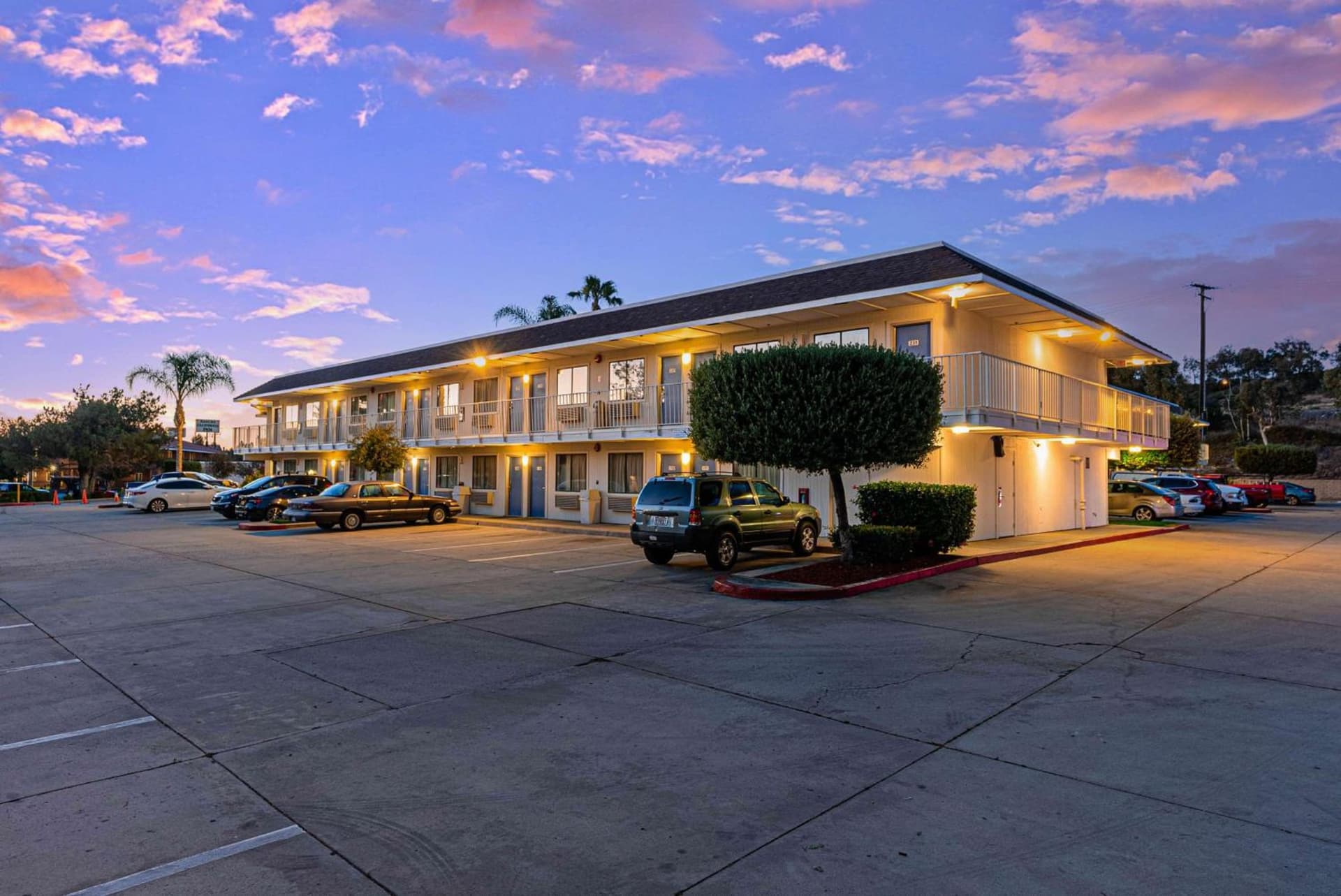 Motel 6-Temecula, CA - Historic Old Town interior in Temecula, CA — gallery photo 2