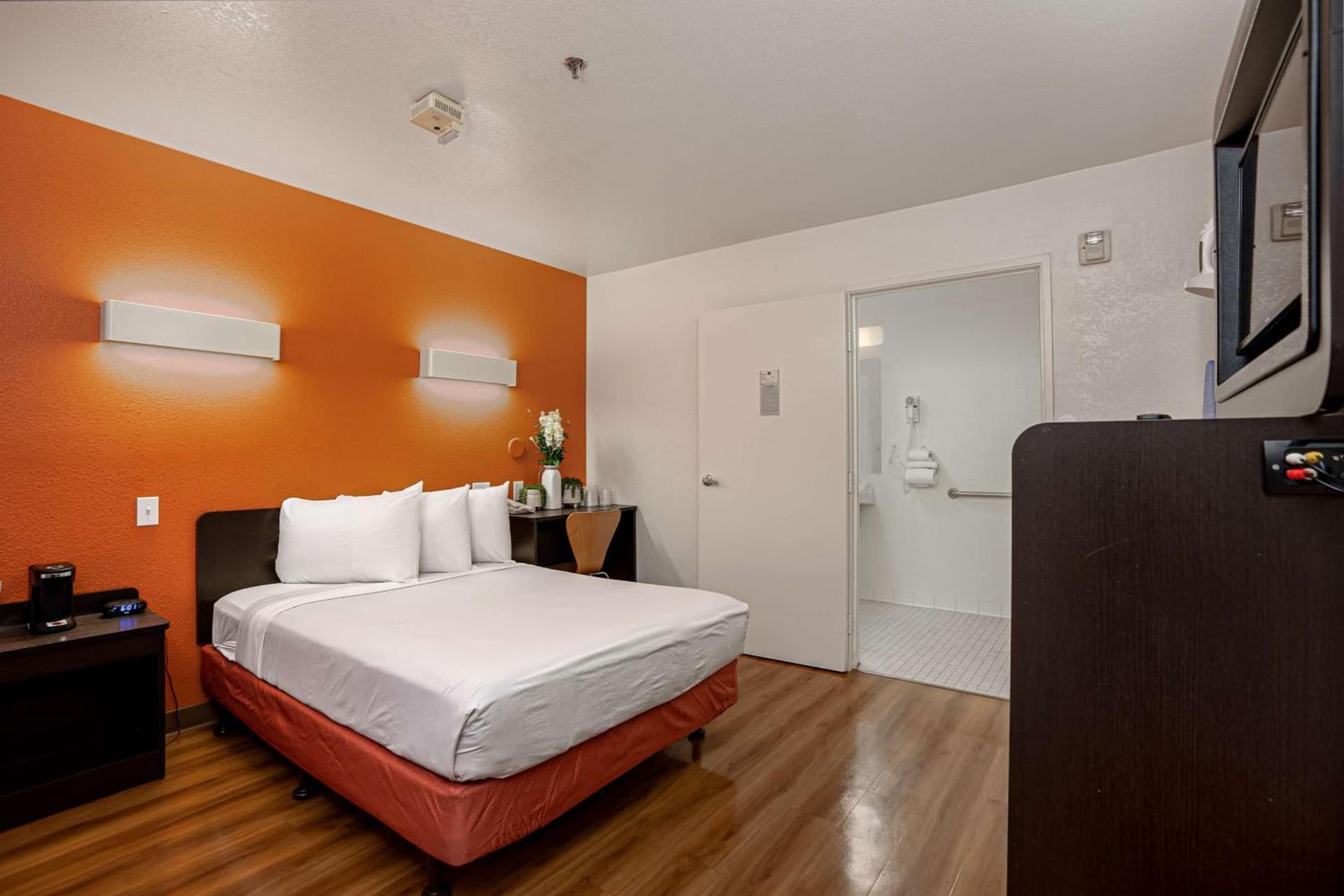 Motel 6-Temecula, CA - Historic Old Town gallery photo in Temecula, CA — image 37