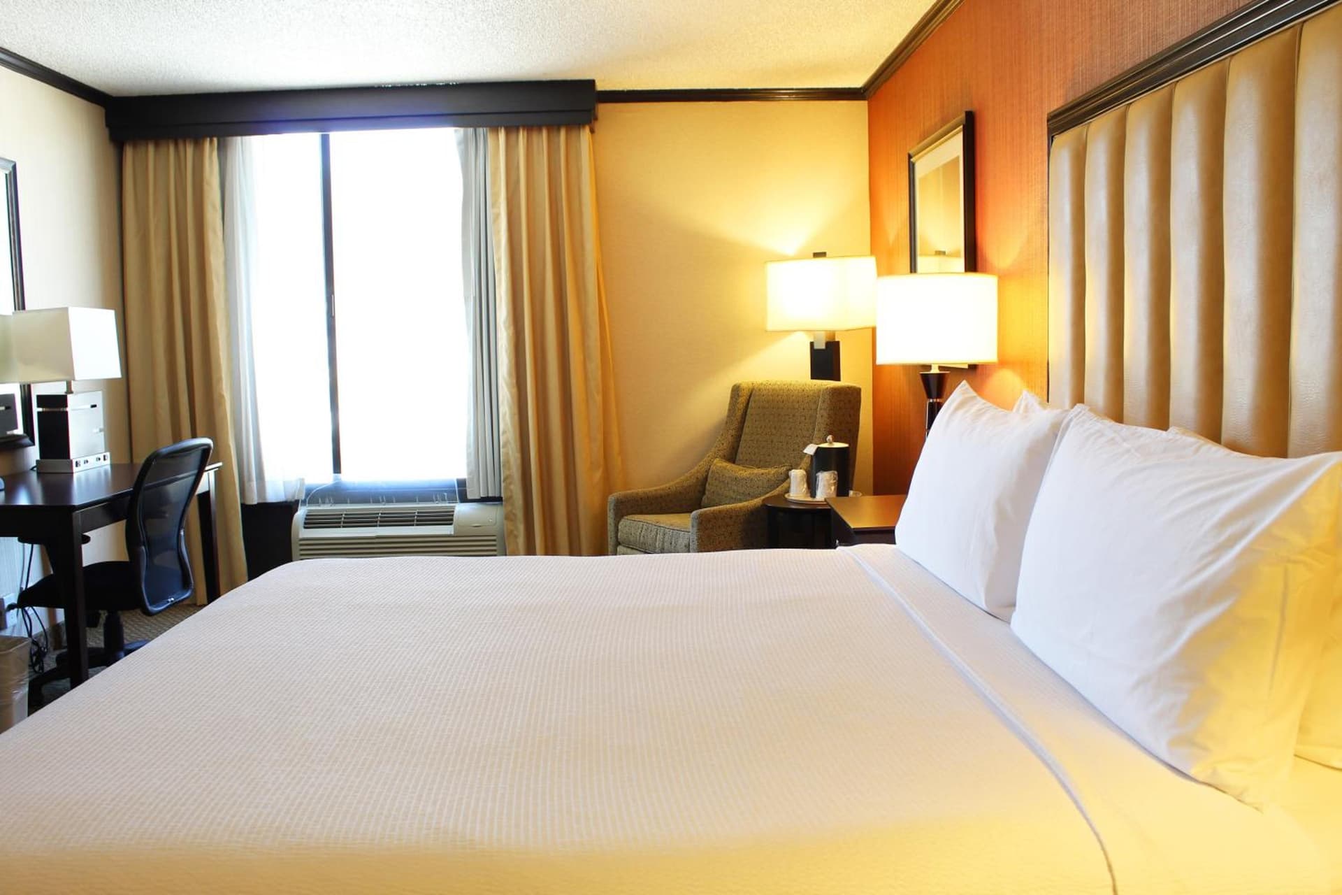 Hotel Burbank gallery photo in Burbank, CA — image 51