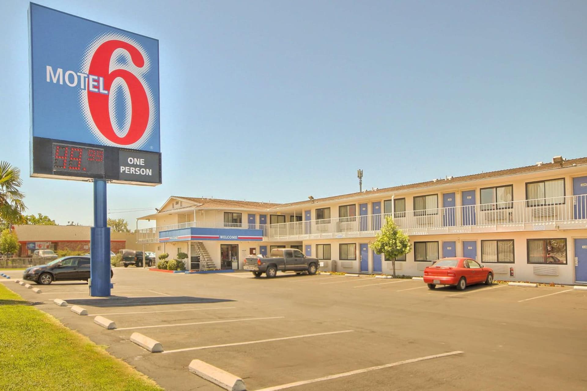 Motel 6-Fresno, CA - Blackstone North featured exterior or lobby in Fresno, CA — similar hotel