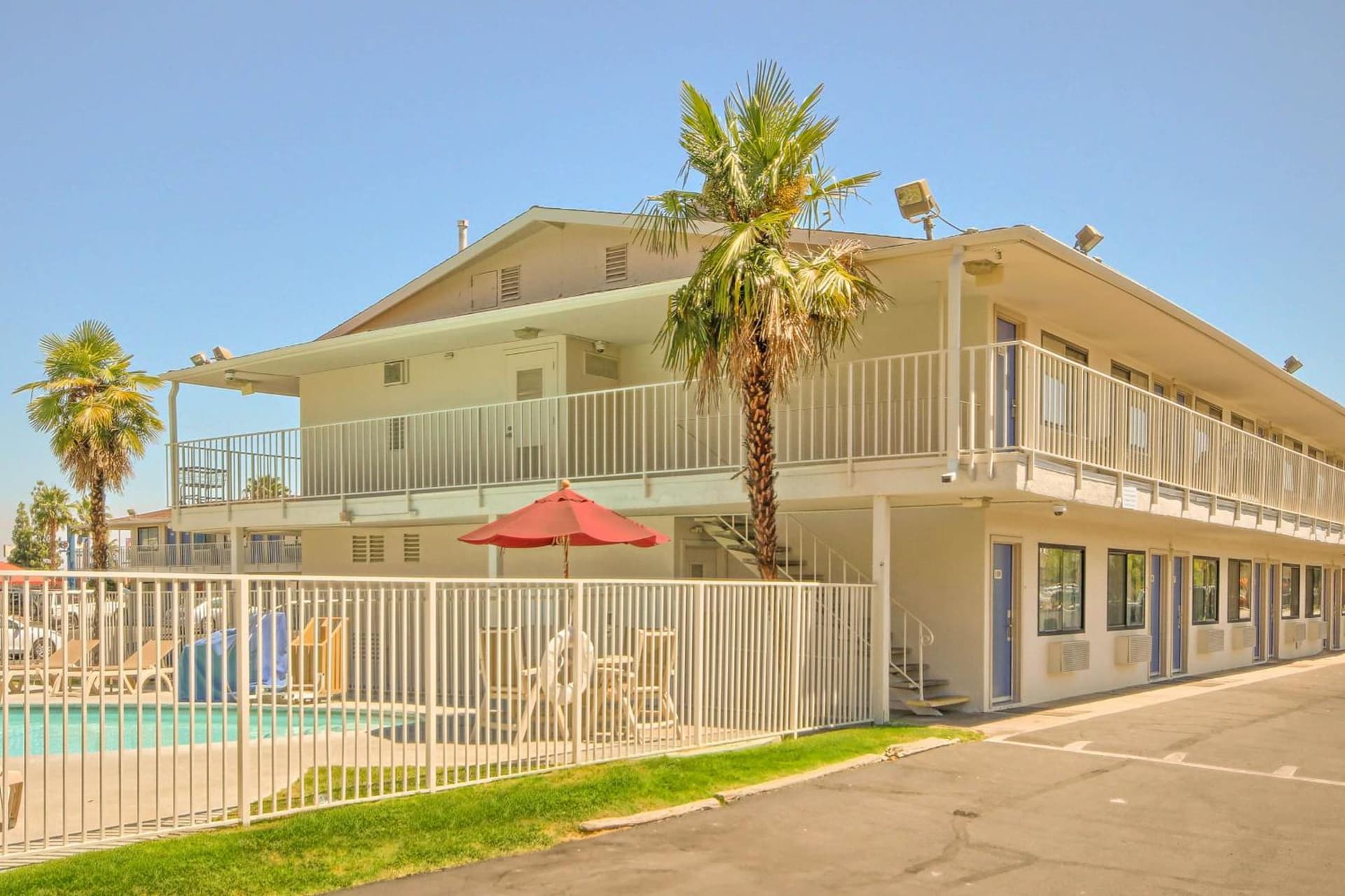 Motel 6-Fresno, CA - Blackstone North property views in Fresno, CA — gallery photo 3
