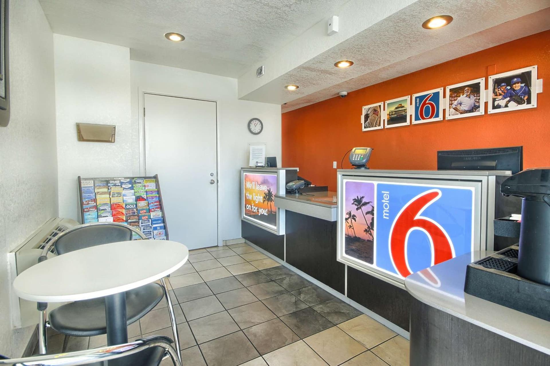 Motel 6-Fresno, CA - Blackstone North gallery photo in Fresno, CA — image 8