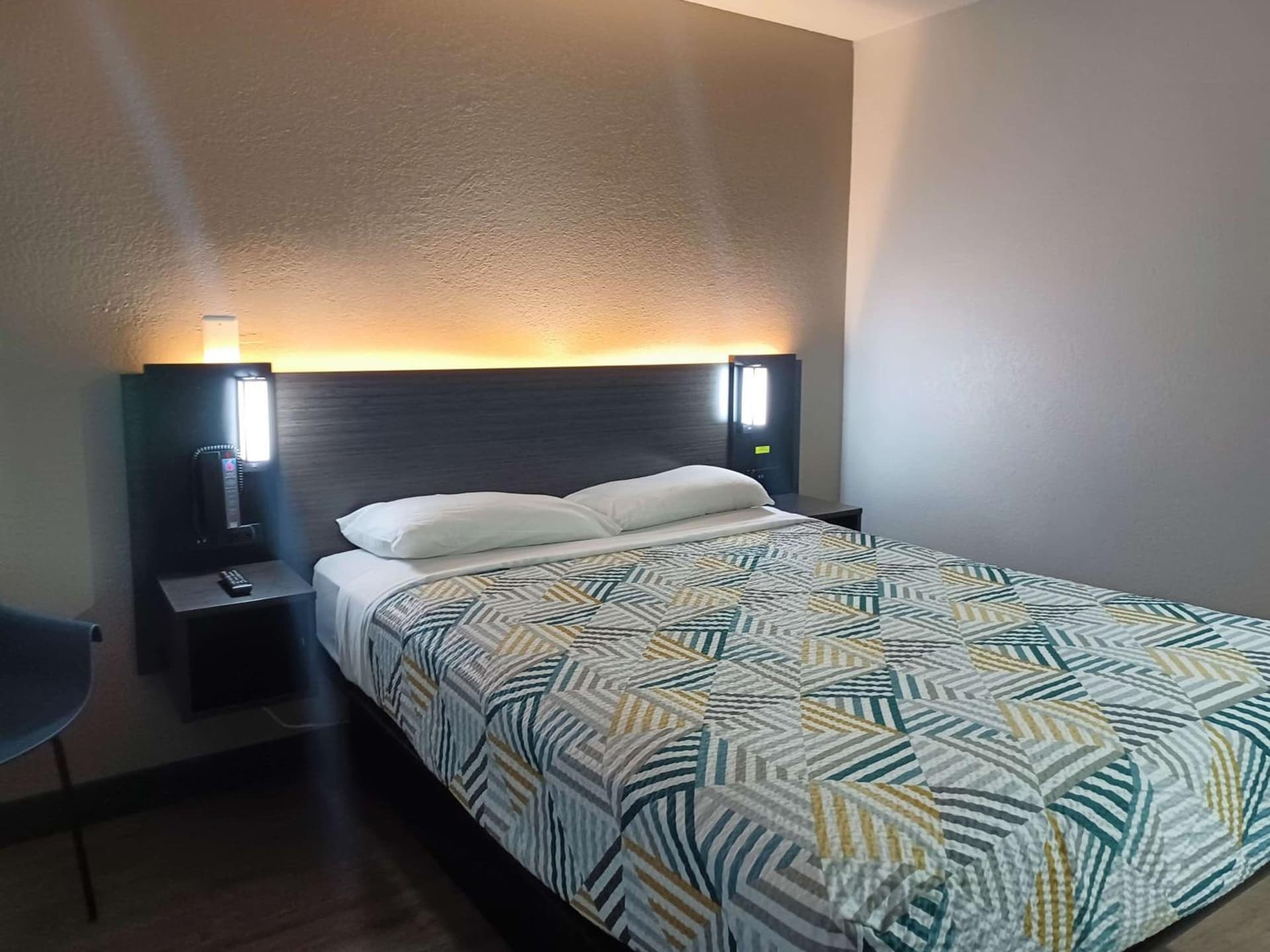 Motel 6-Fresno, CA - Blackstone North gallery photo in Fresno, CA — image 5