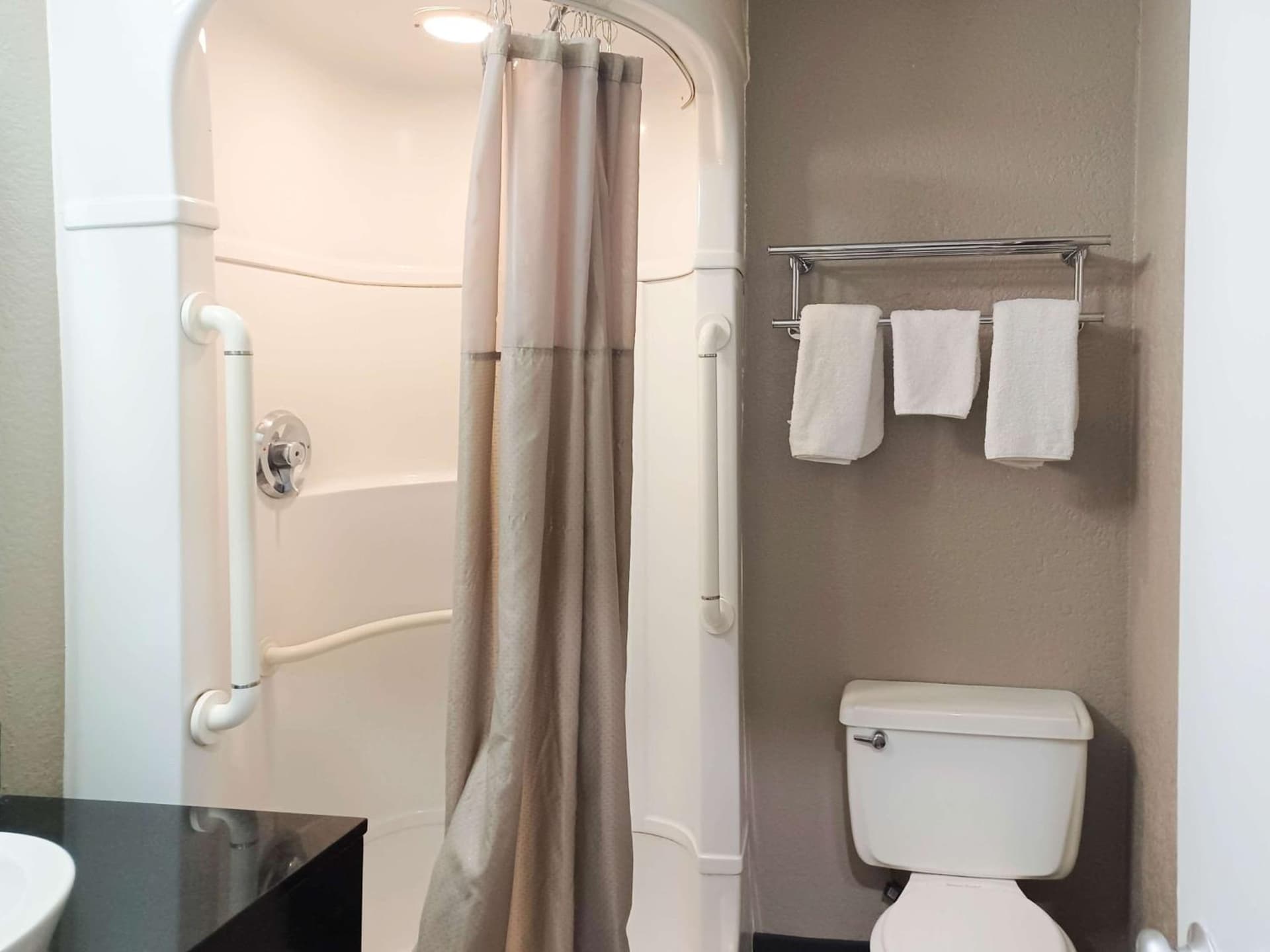 Motel 6-Fresno, CA - Blackstone North gallery photo in Fresno, CA — image 14