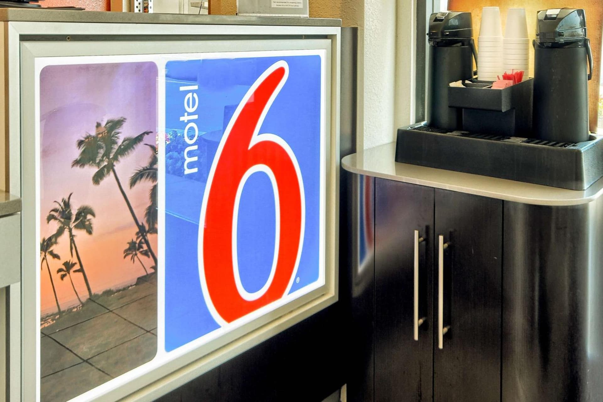 Motel 6-Fresno, CA - Blackstone North gallery photo in Fresno, CA — image 9