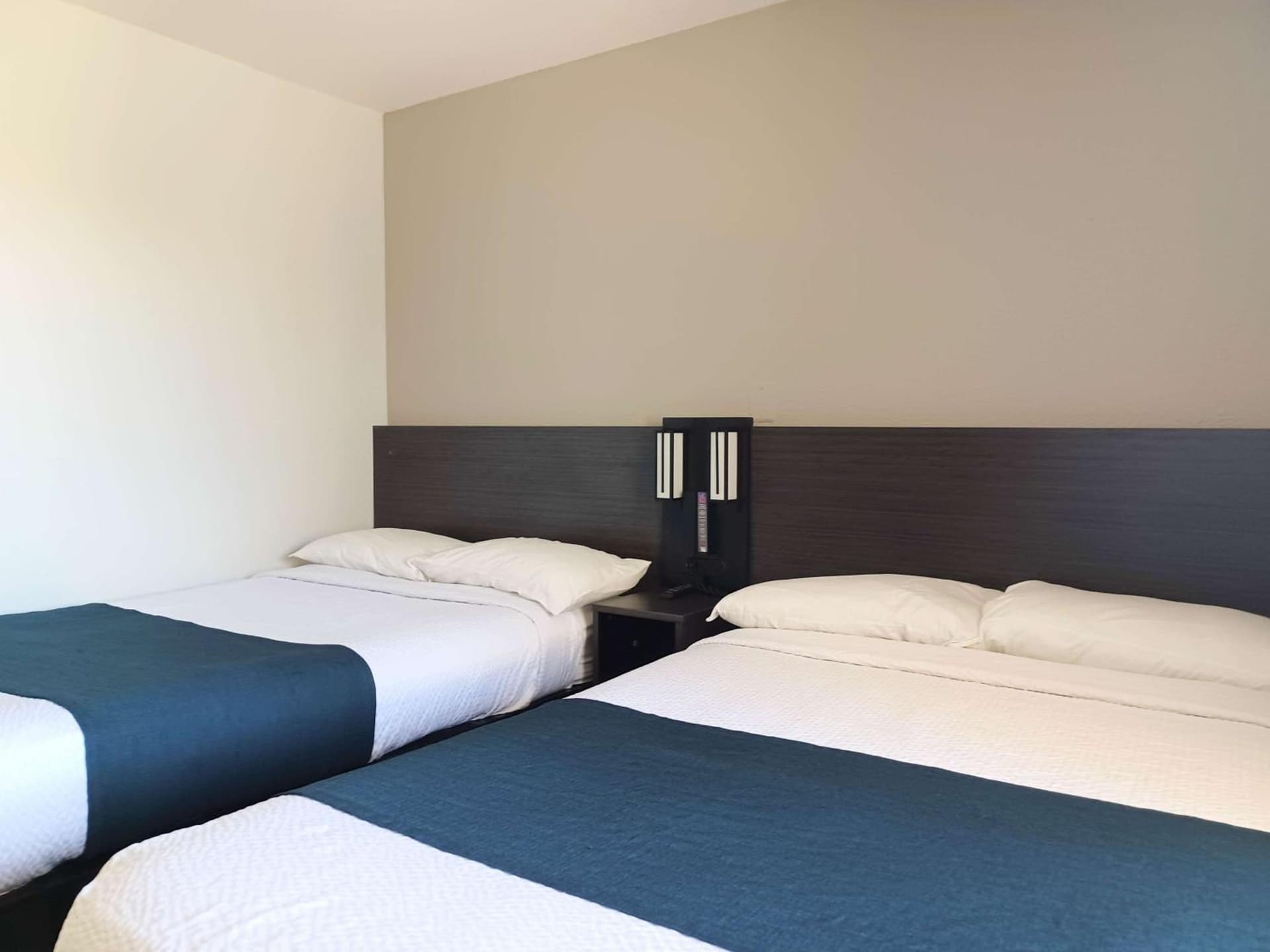 Motel 6-Fresno, CA - Blackstone North gallery photo in Fresno, CA — image 17