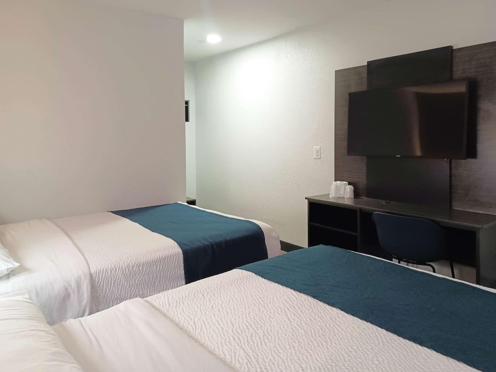 Motel 6-Fresno, CA - Blackstone North gallery photo in Fresno, CA — image 19