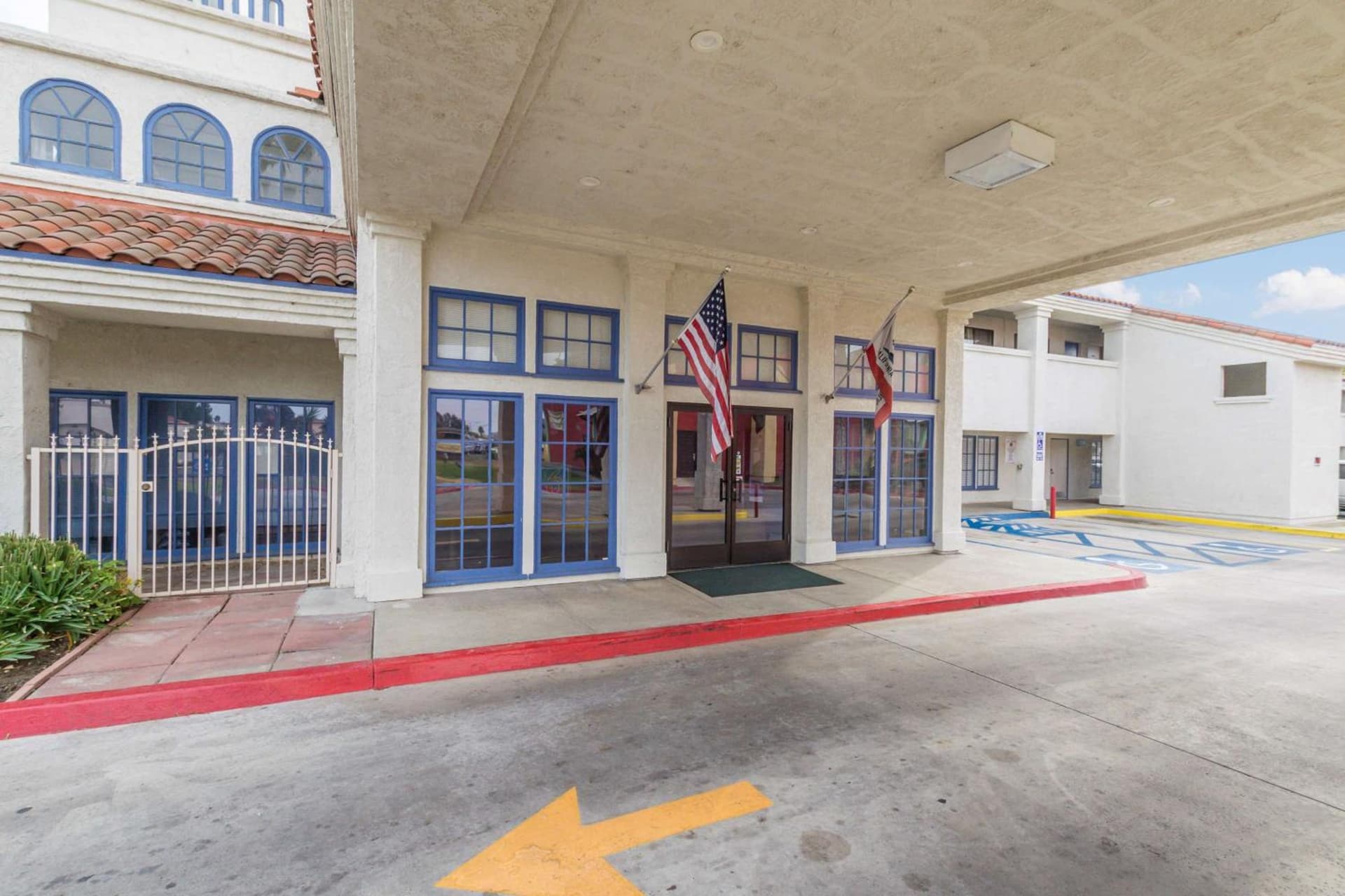 Motel 6 Hemet interior in Hemet, CA — gallery photo 2