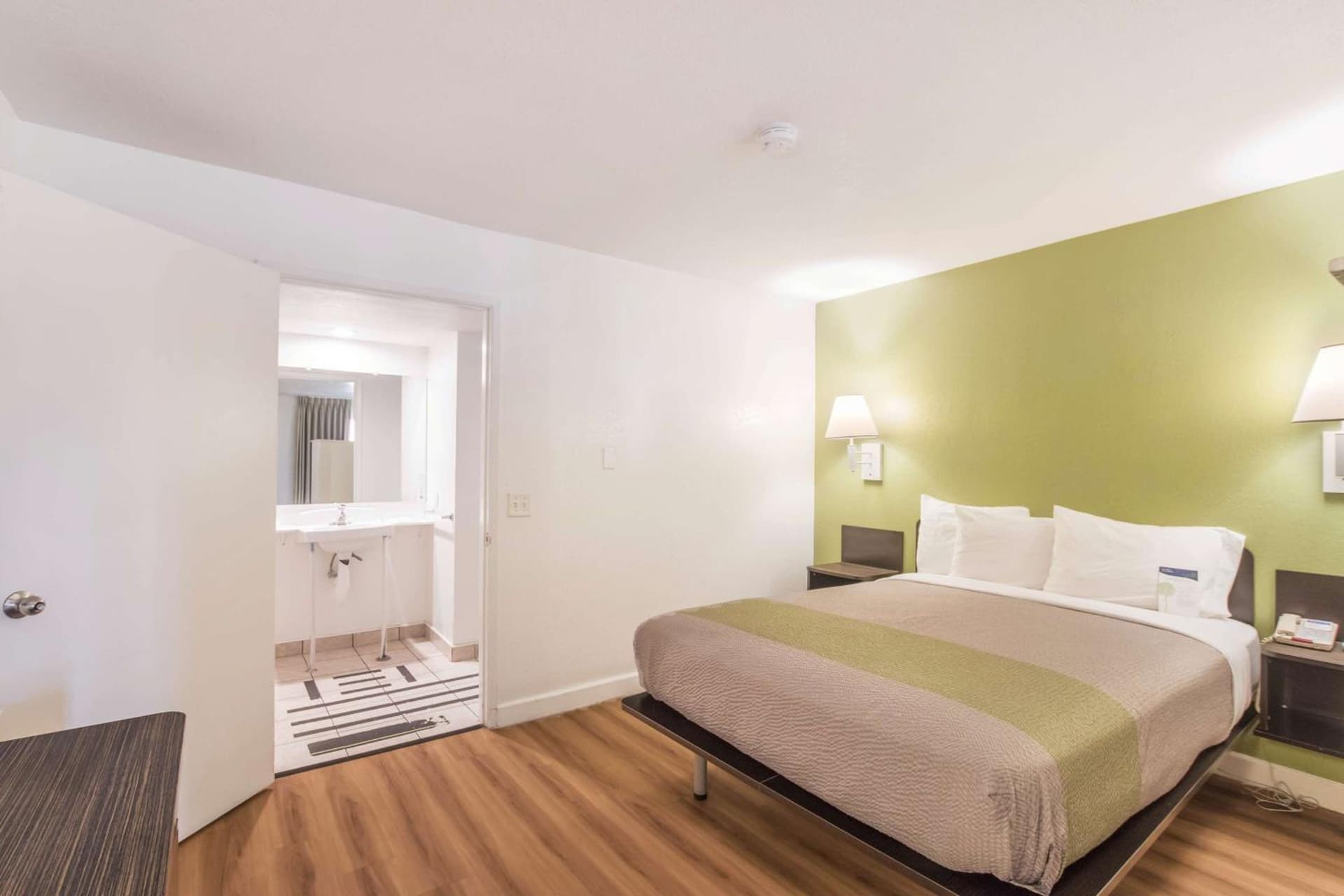 Motel 6 Hemet gallery photo in Hemet, CA — image 17