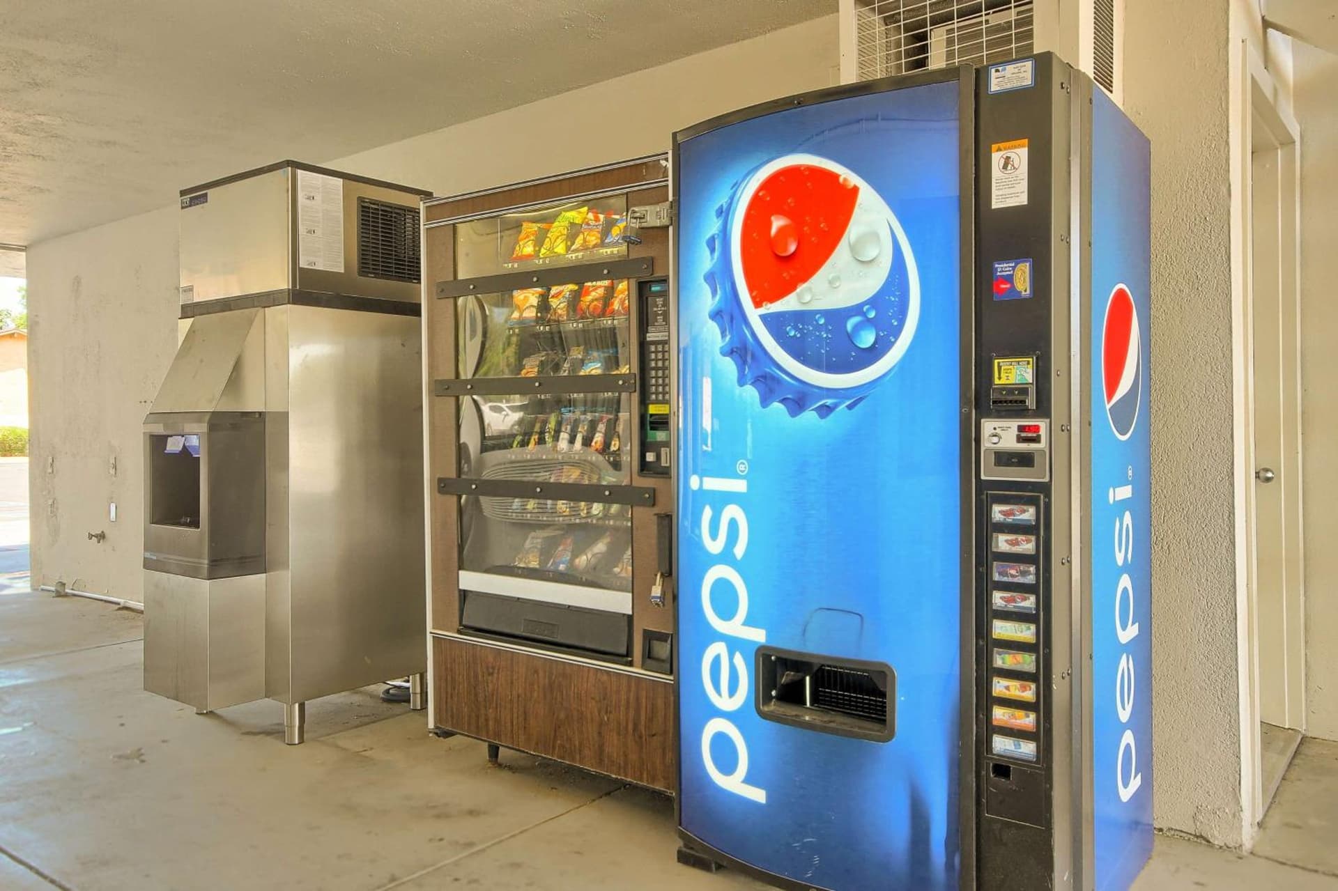 Motel 6-Fresno, CA - Blackstone North gallery photo in Fresno, CA — image 4